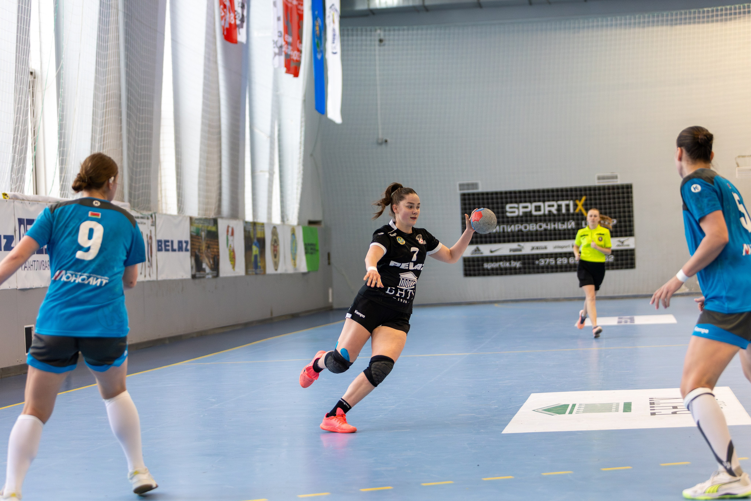 Гандбол. Лучшие кадры. БНТУ — Витебчанка. Профессиональный интерьерный и репортажный фотограф Минск и РБ. Максим Орлов