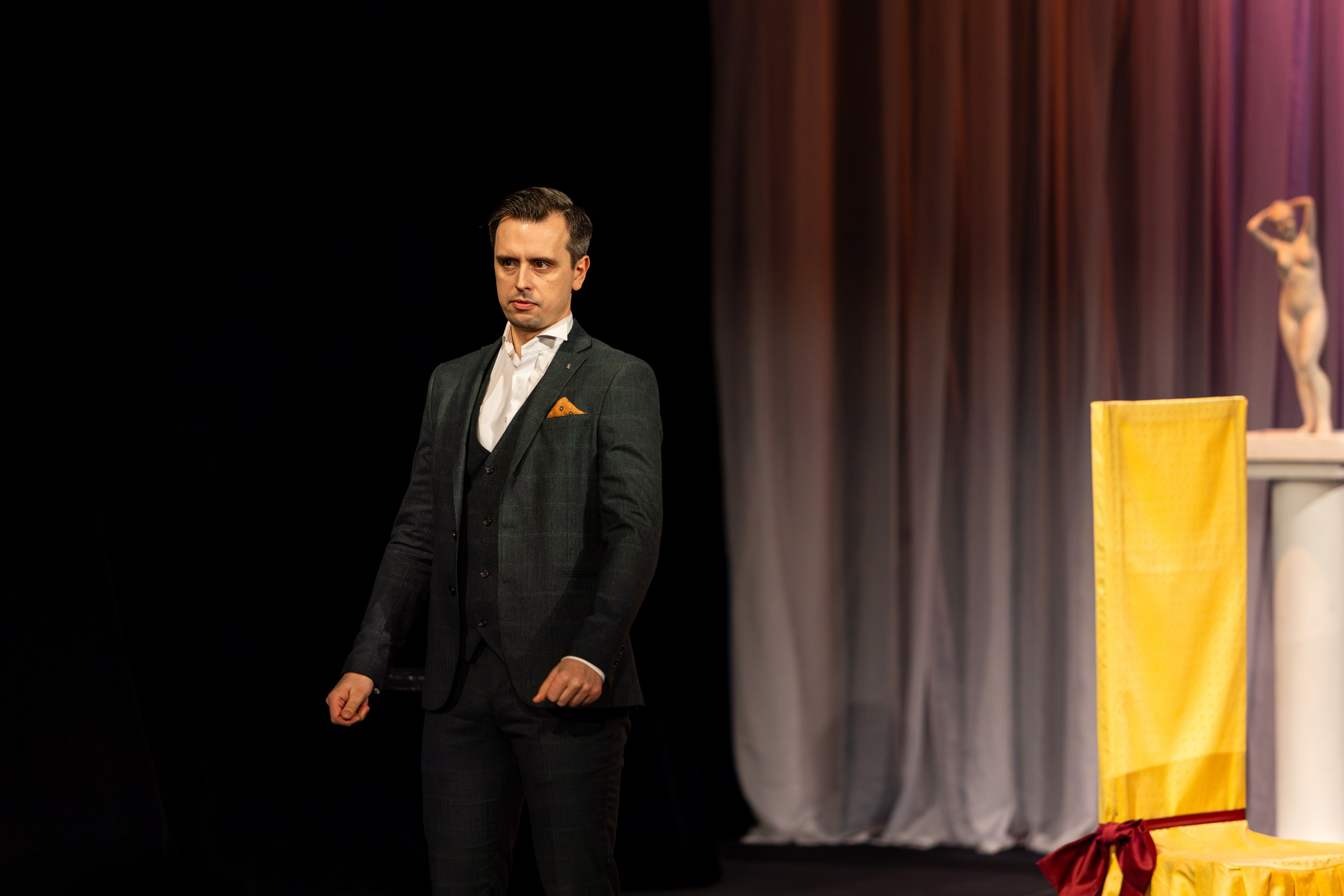 Новый театр «Как важно быть серьезным». Профессиональный интерьерный и репортажный фотограф Минск и РБ. Максим Орлов