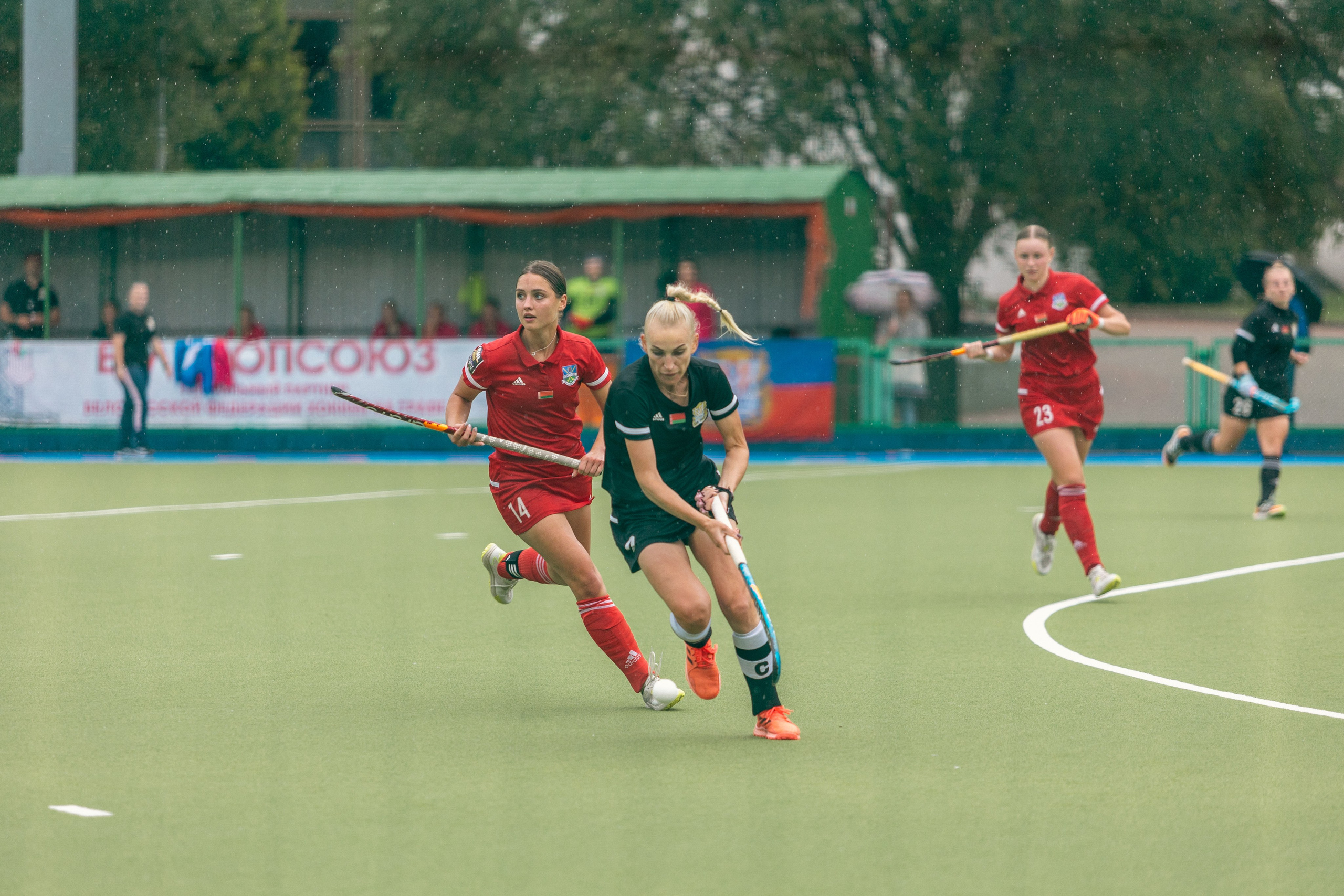 Хоккей на траве. Девушки. ХК Минск — ХК Виктория (Смолевичи) 10.06.2024. Профессиональный интерьерный и репортажный фотограф Минск и РБ. Максим Орлов