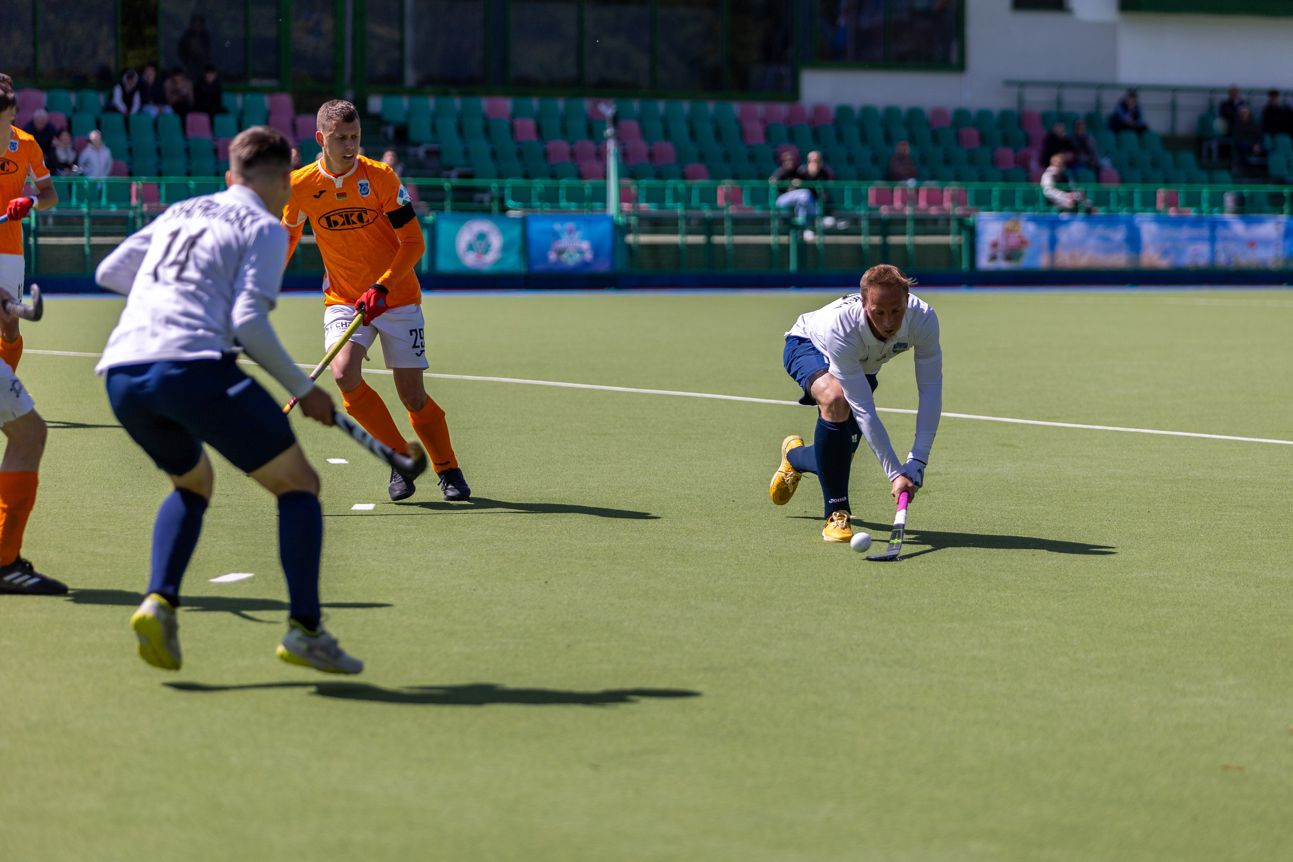 Хоккей на траве. ХК Минск — СК Строитель 12.05.2024. Профессиональный интерьерный и репортажный фотограф Минск и РБ. Максим Орлов