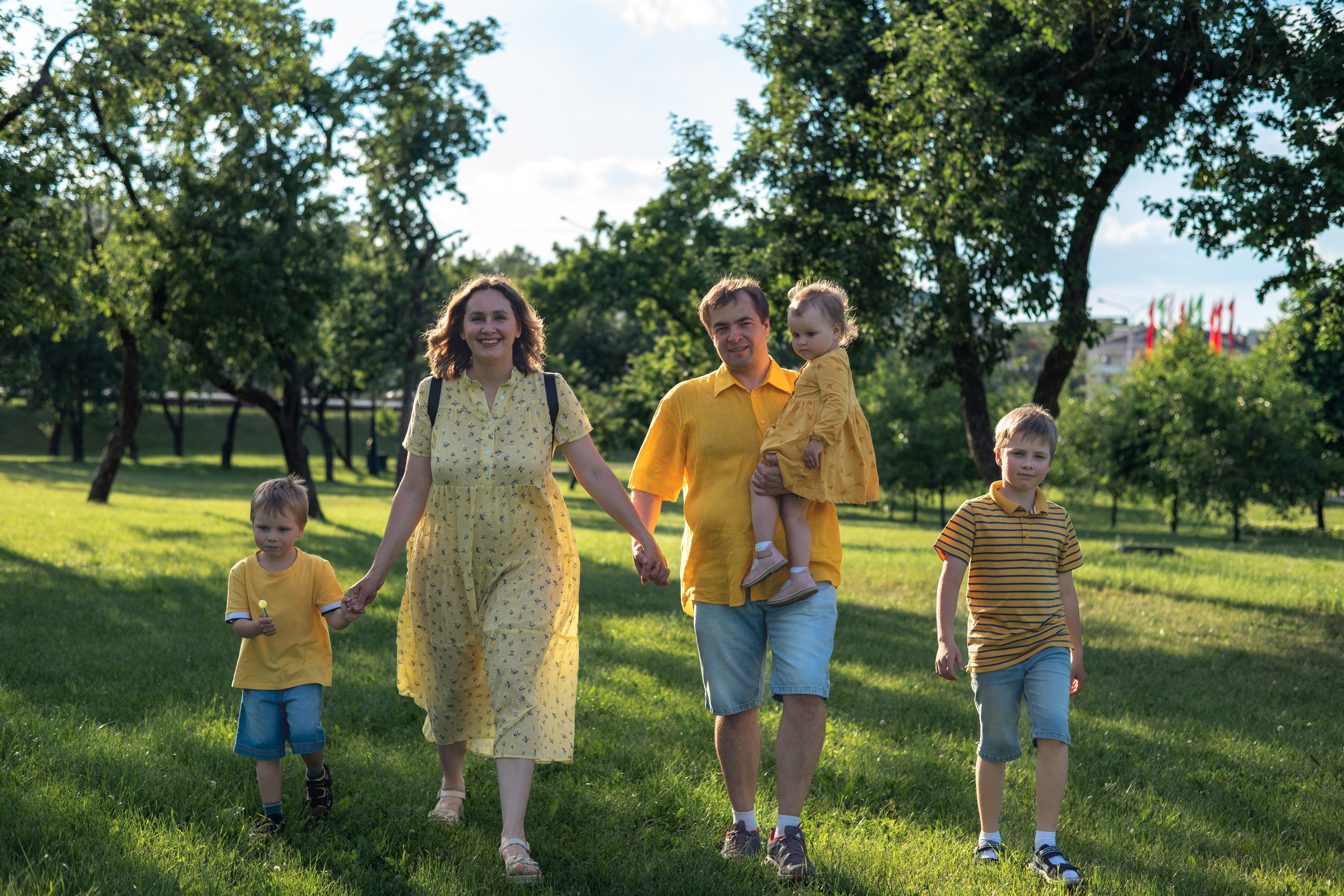 Максим, Алеся и их дети (Кирим, Федя и Зоя). Профессиональный интерьерный и репортажный фотограф Минск и РБ. Максим Орлов