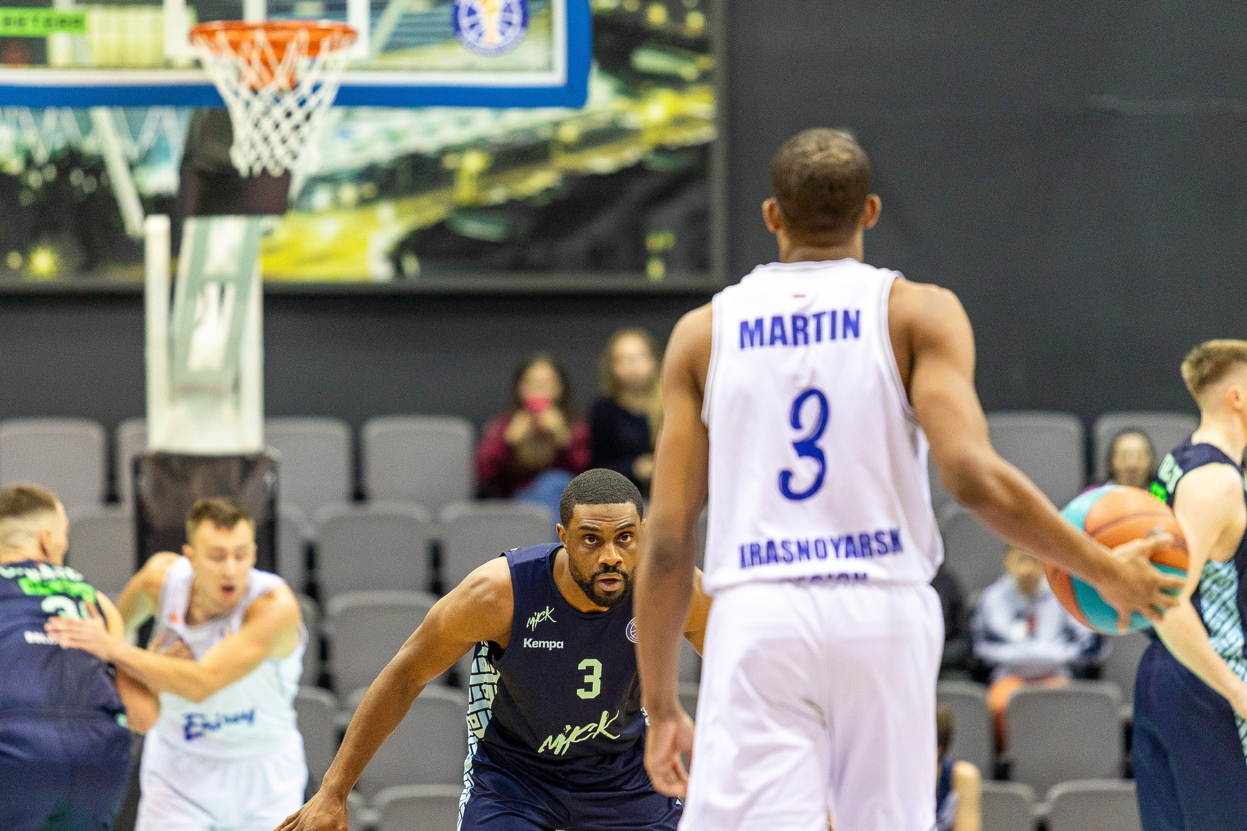 Баскетбол. Лучшие кадры. Минск — Енисей. 11.12.2023. Профессиональный интерьерный и репортажный фотограф Минск и РБ. Максим Орлов