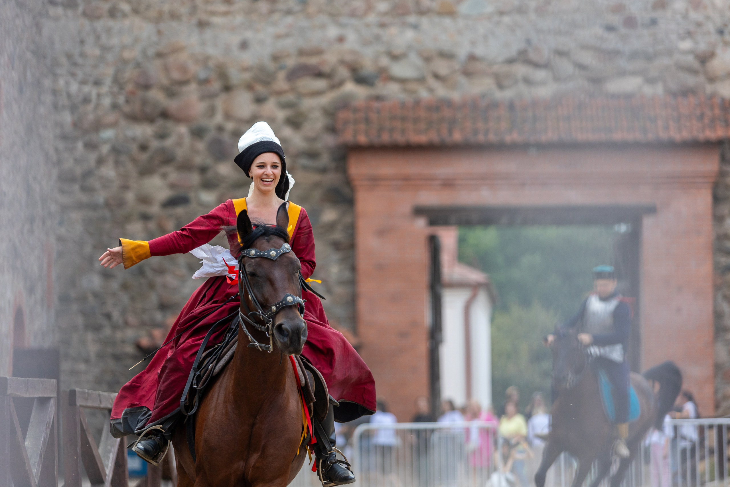 Выступление «Золотой шпоры» на празднике города Лиды. Профессиональный интерьерный и репортажный фотограф Минск и РБ. Максим Орлов