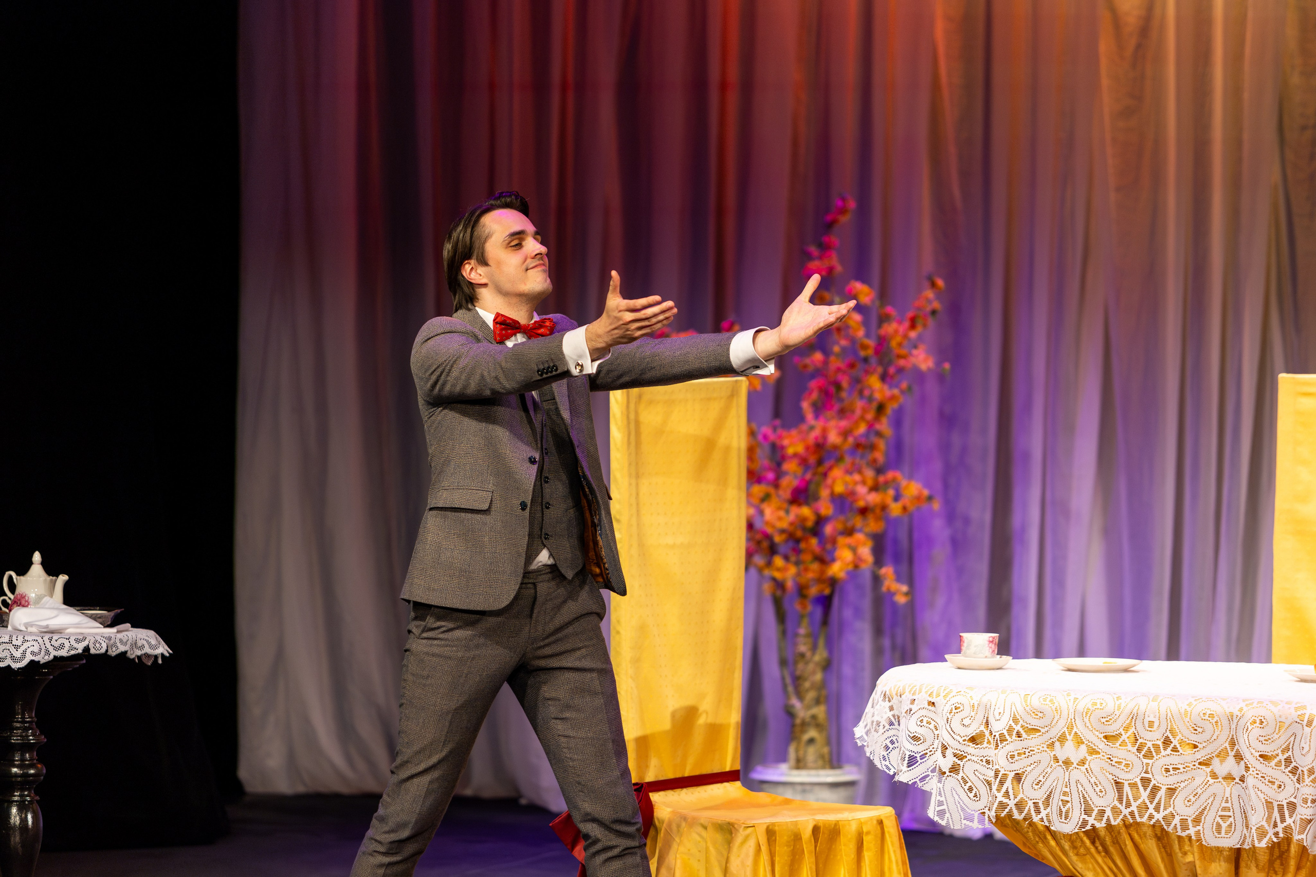 Новый театр «Как важно быть серьезным». Профессиональный интерьерный и репортажный фотограф Минск и РБ. Максим Орлов