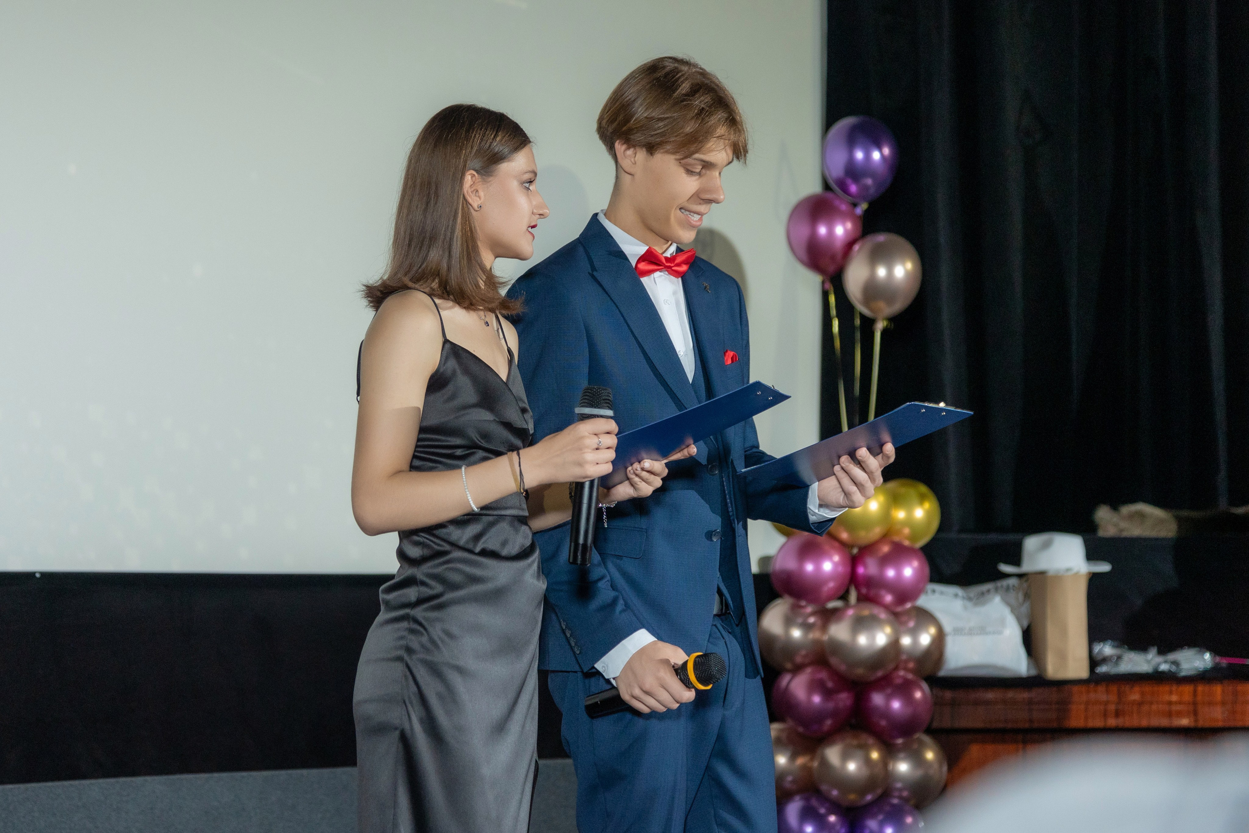 Вручение дипломов. 47 школа. Профессиональный интерьерный и репортажный фотограф Минск и РБ. Максим Орлов