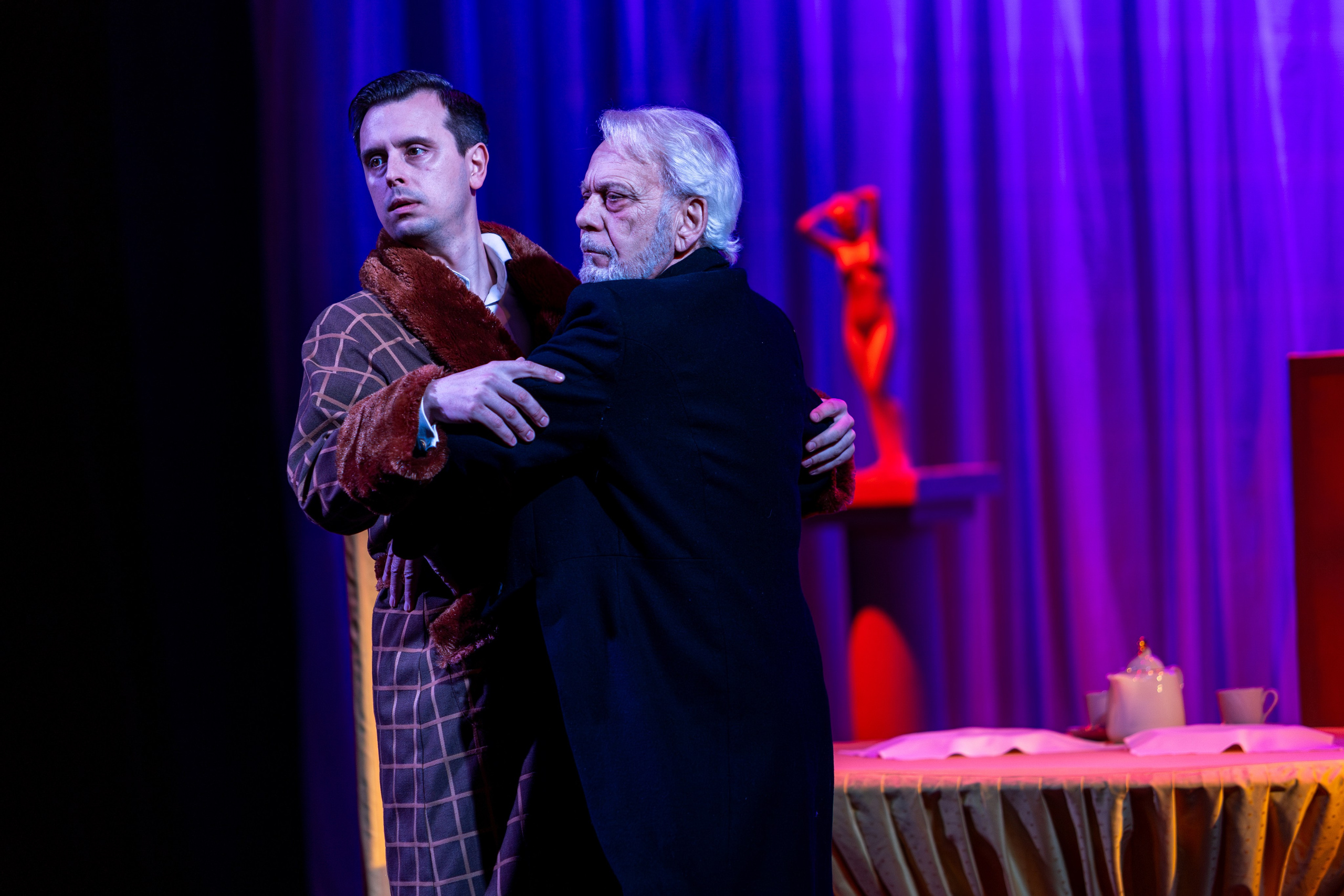 Новый театр «Как важно быть серьезным». Профессиональный интерьерный и репортажный фотограф Минск и РБ. Максим Орлов