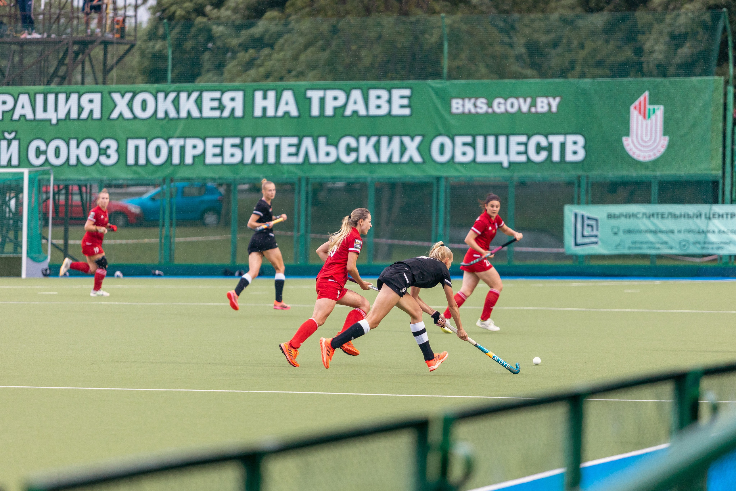 Хоккей на траве. Девушки. ХК Минск — ХК Виктория (Смолевичи) 10.06.2024. Профессиональный интерьерный и репортажный фотограф Минск и РБ. Максим Орлов