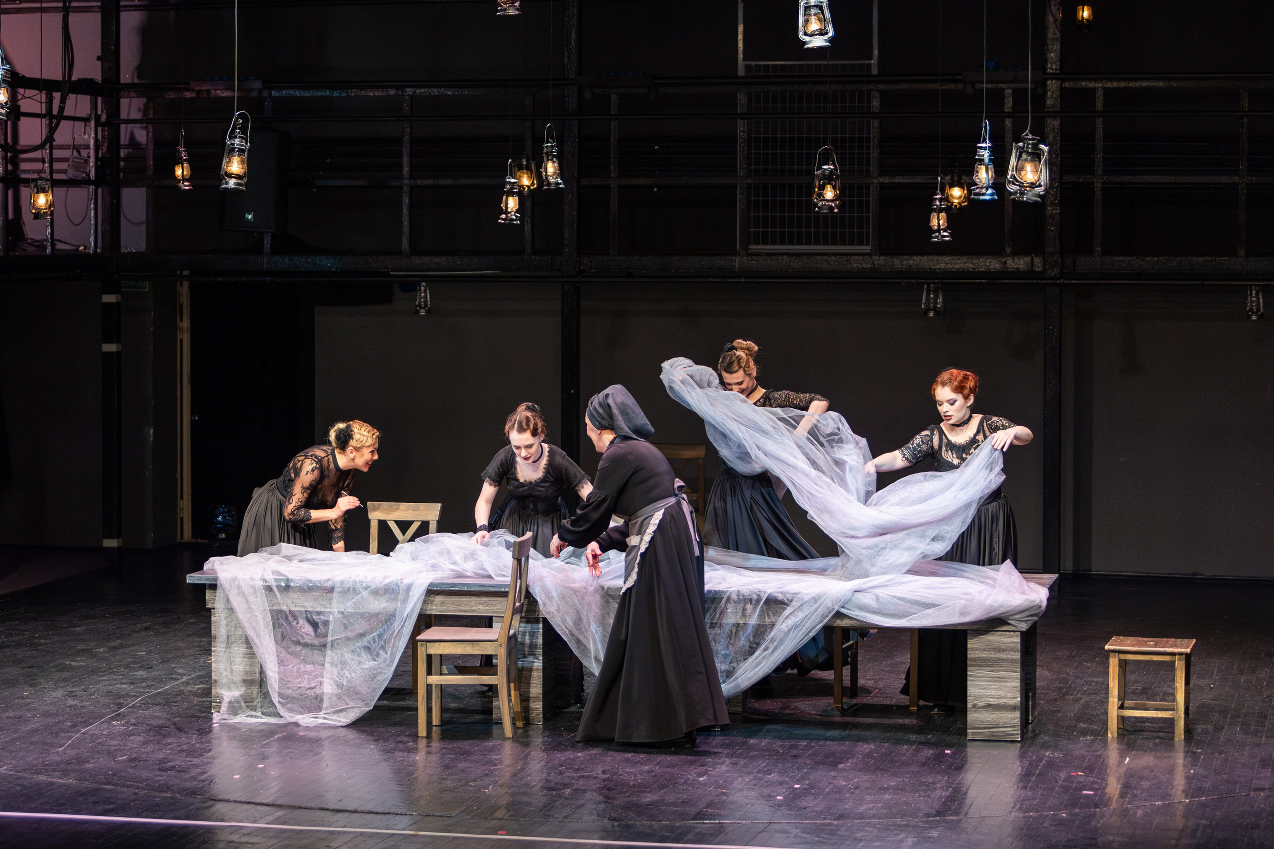 Новый театр «Дом Бернарды Альбы». Профессиональный интерьерный и репортажный фотограф Минск и РБ. Максим Орлов