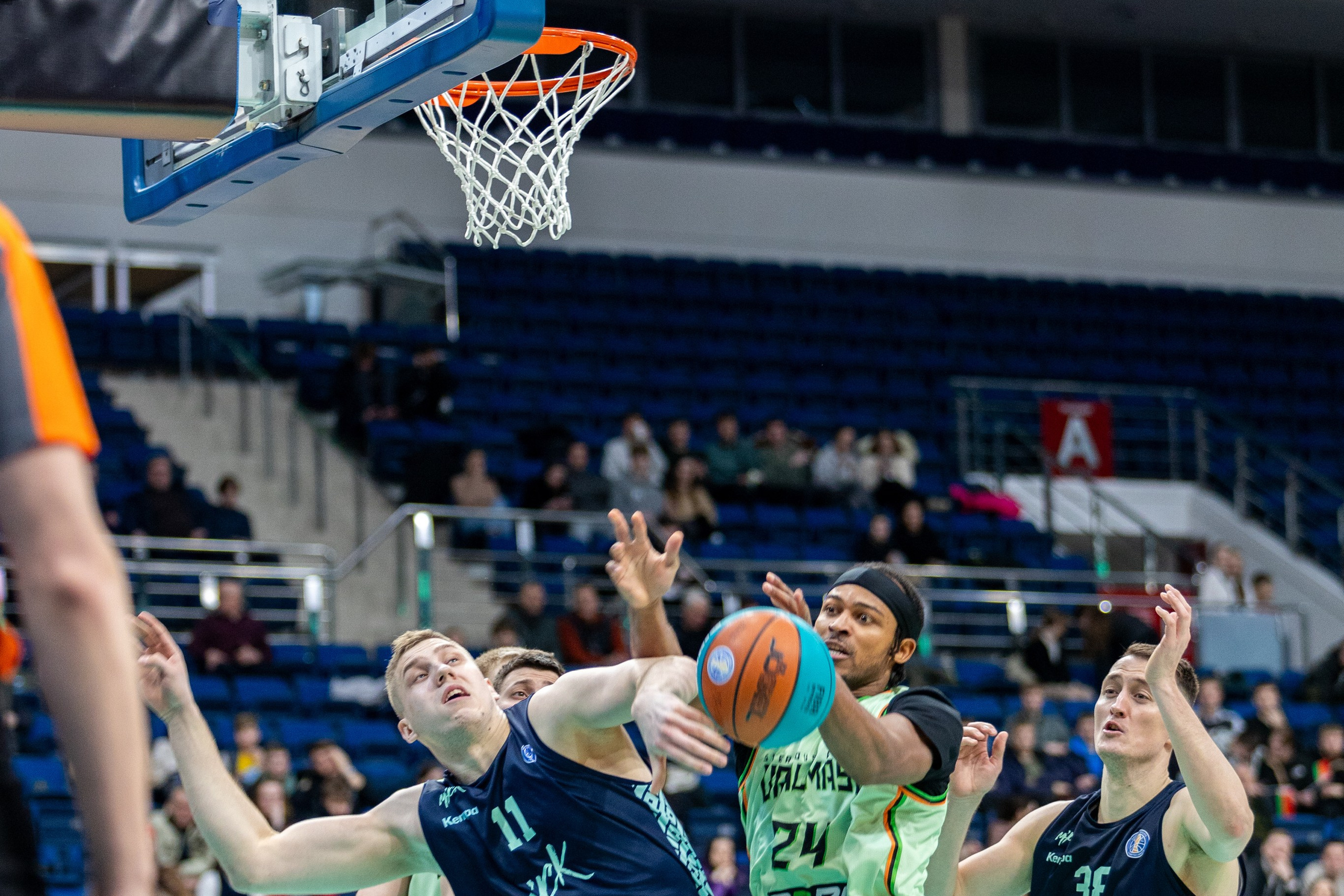 Баскетбол. Лучшие кадры. Минск — Уралмаш 13.02.2024. Профессиональный интерьерный и репортажный фотограф Минск и РБ. Максим Орлов
