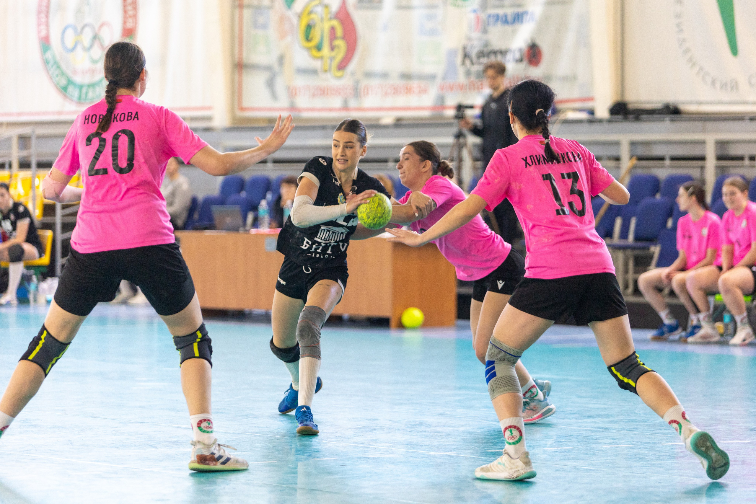 Женский гандбол. Лучшие кадры. БНТУ — Звезда. 08.02.2025. Профессиональный интерьерный и репортажный фотограф Минск и РБ. Максим Орлов