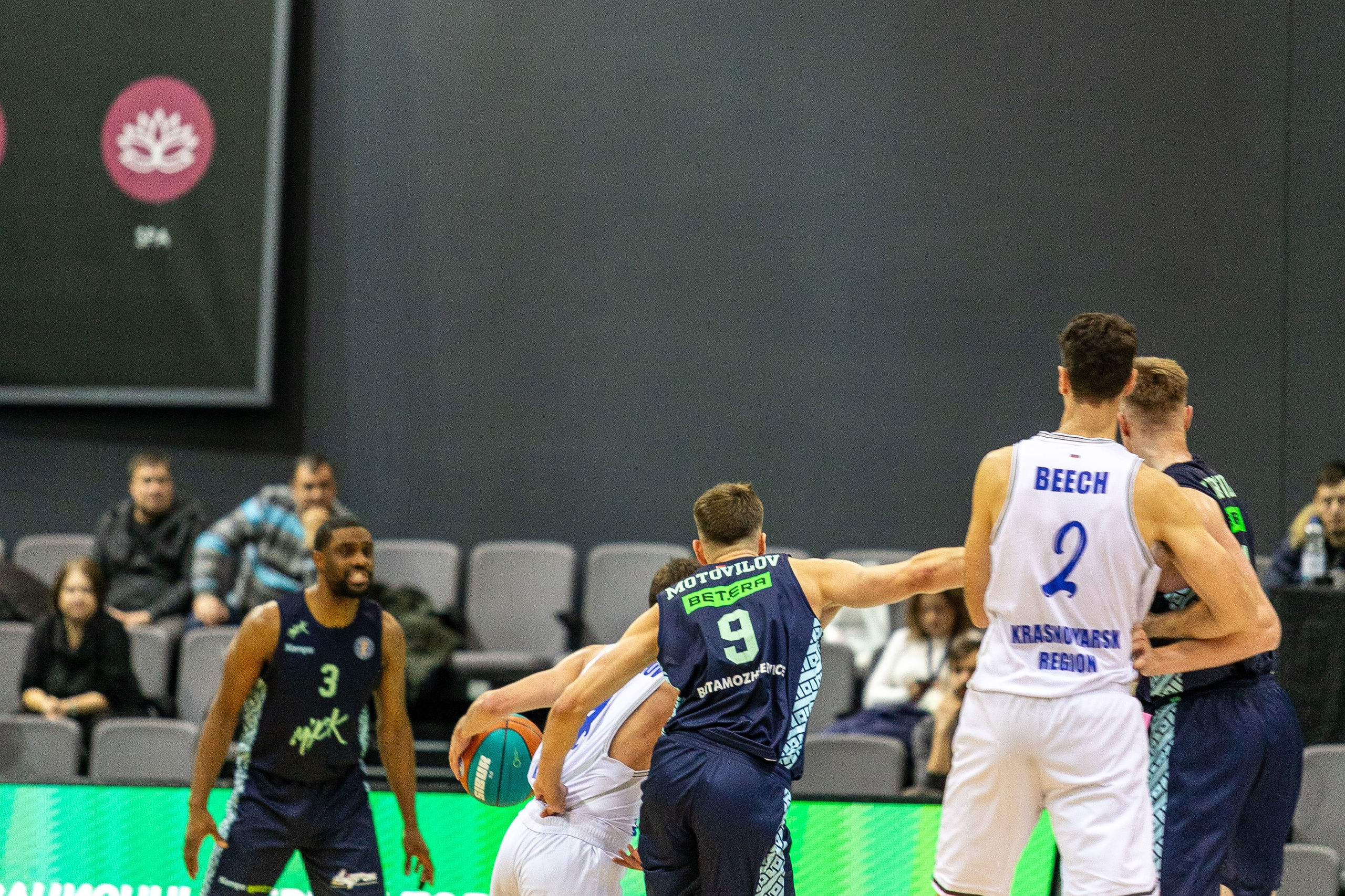 Баскетбол. Лучшие кадры. Минск — Енисей. 11.12.2023. Профессиональный интерьерный и репортажный фотограф Минск и РБ. Максим Орлов