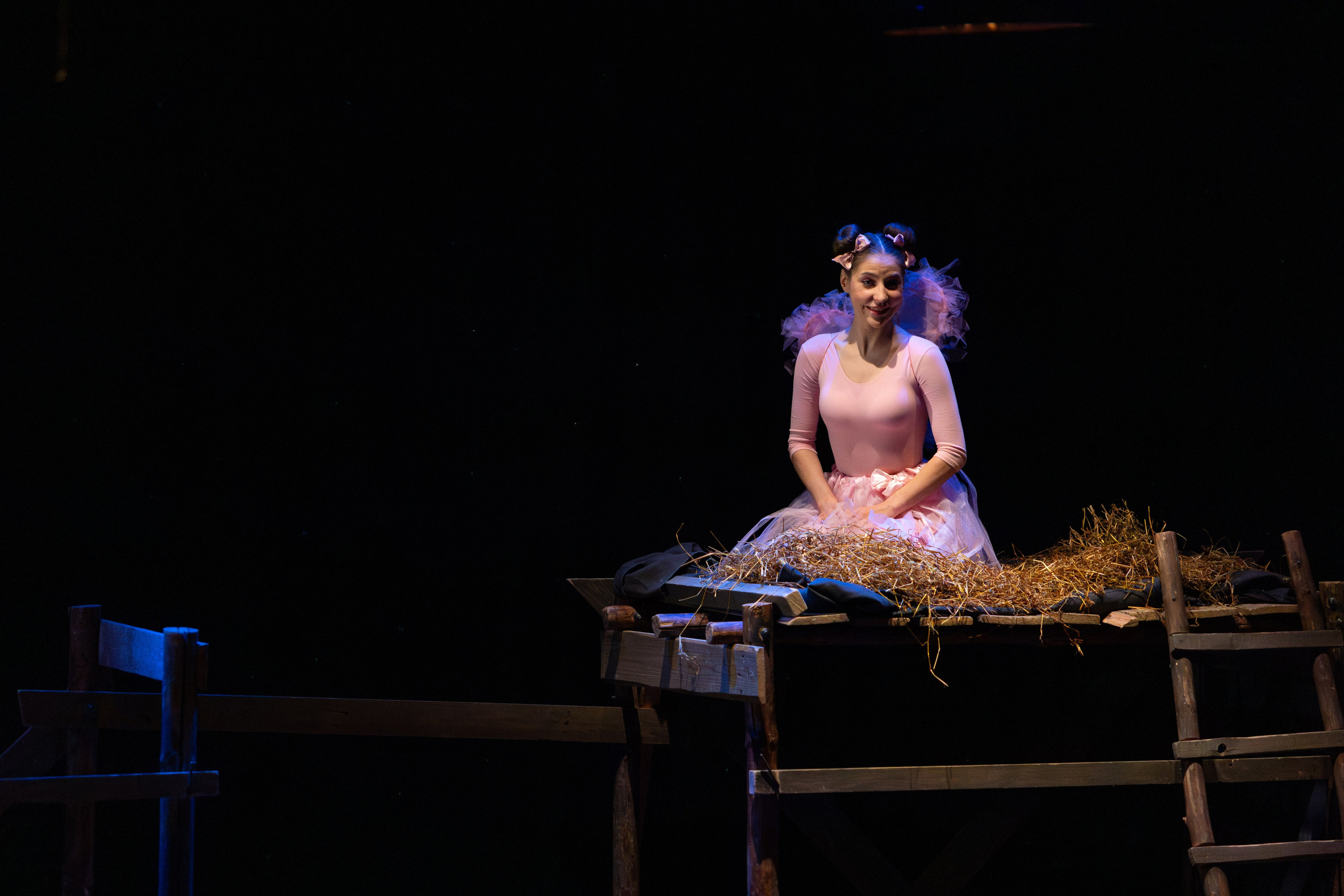 Театр белорусской армии «Очень простая история». Профессиональный интерьерный и репортажный фотограф Минск и РБ. Максим Орлов