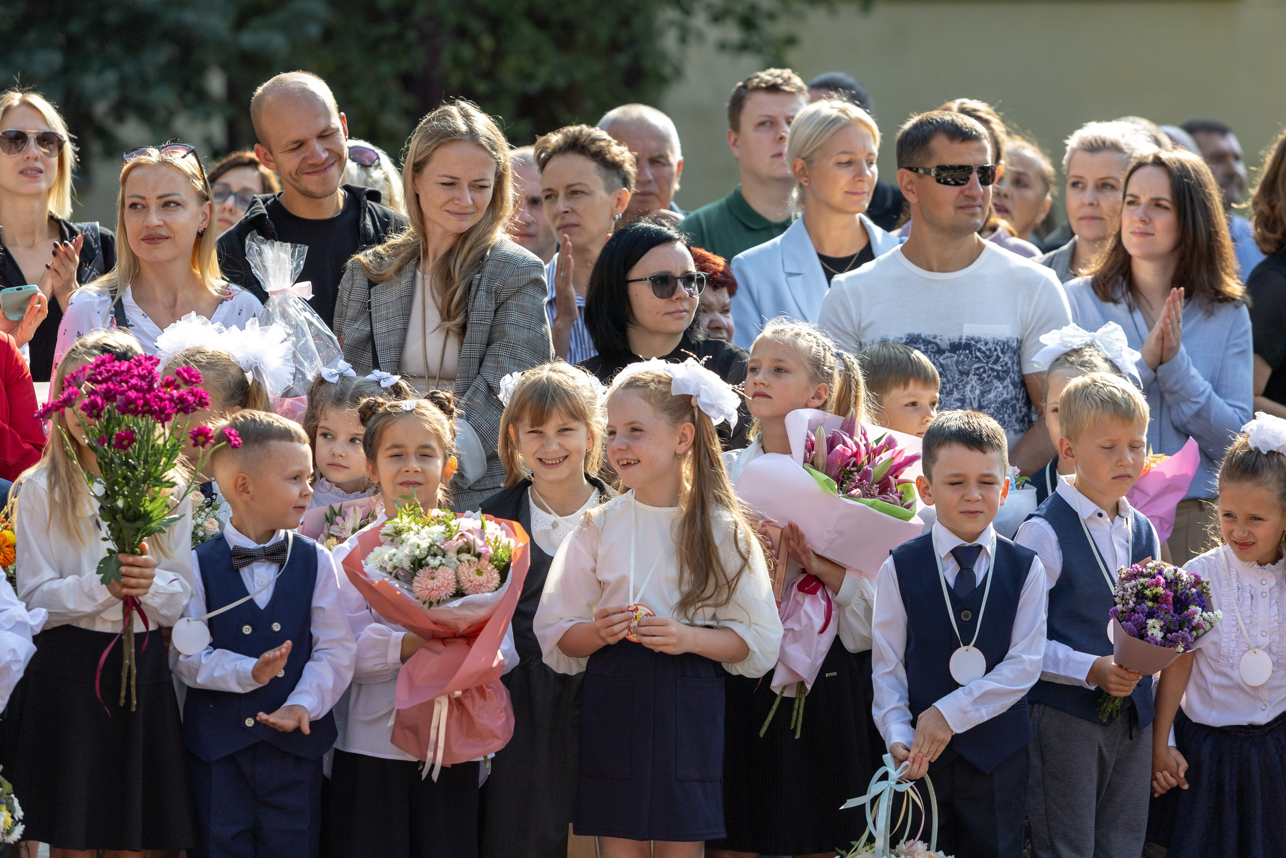 Линейка 1 сентября 2023 г. Профессиональный интерьерный и репортажный фотограф Минск и РБ. Максим Орлов