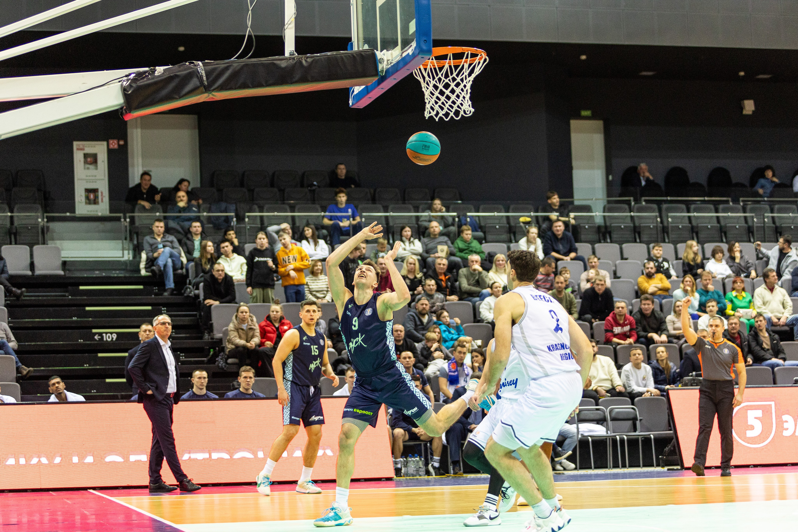 Баскетбол. Лучшие кадры. Минск — Енисей. 11.12.2023. Профессиональный интерьерный и репортажный фотограф Минск и РБ. Максим Орлов