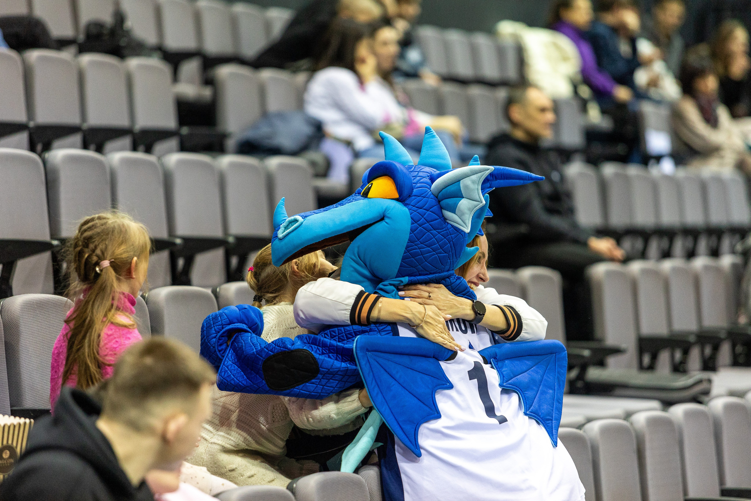 Баскетбол. Лучшие кадры. Минск — Енисей. 11.12.2023. Профессиональный интерьерный и репортажный фотограф Минск и РБ. Максим Орлов