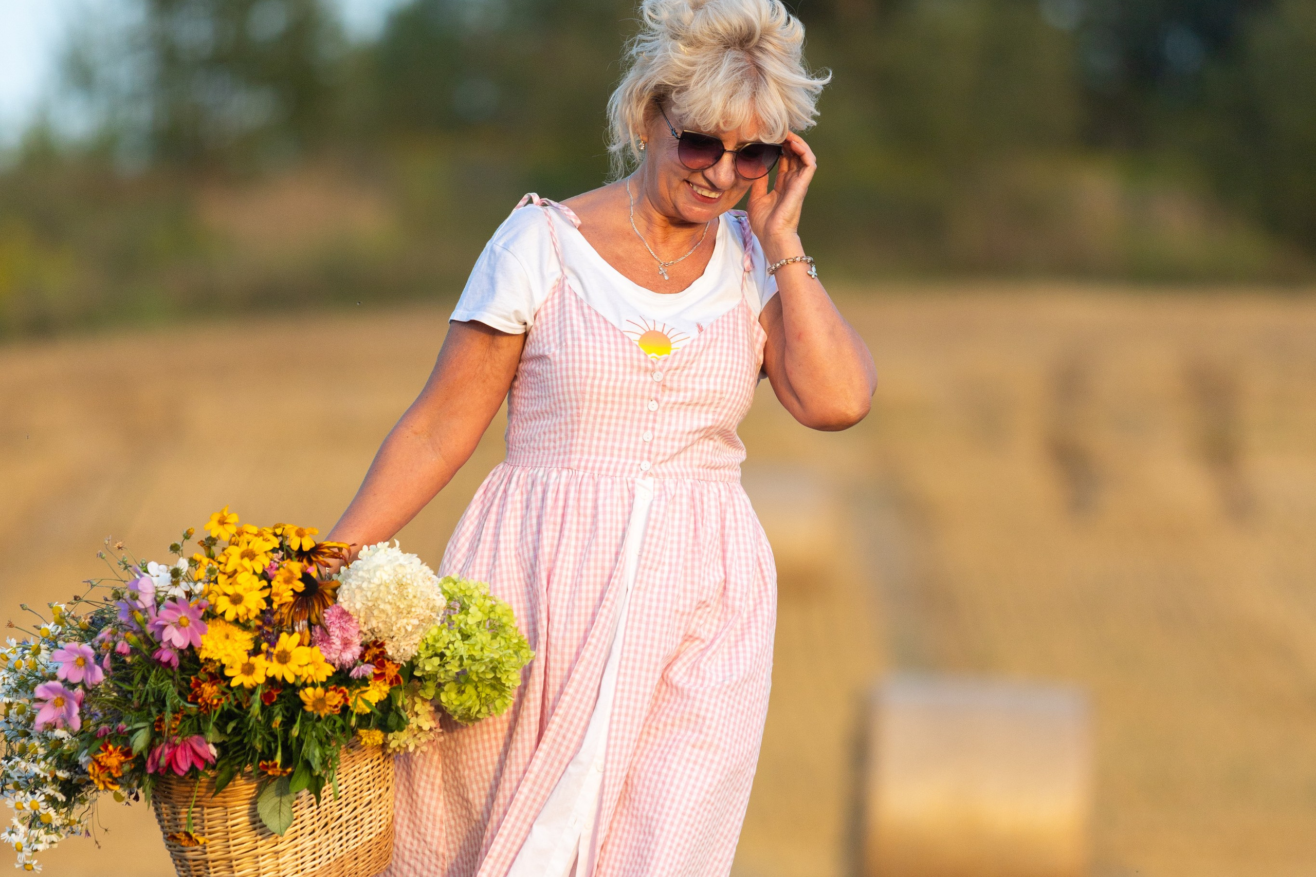 Фотосъемка в поле с Анной Николаевной. Профессиональный интерьерный и репортажный фотограф Минск и РБ. Максим Орлов