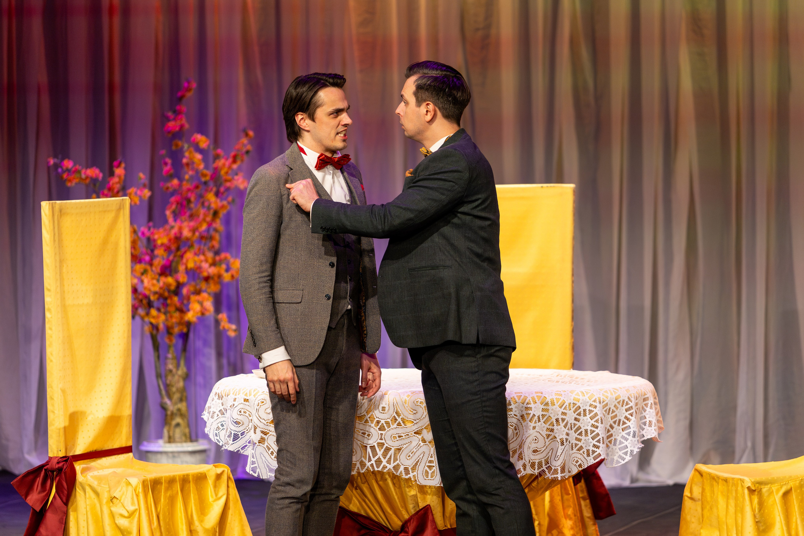 Новый театр «Как важно быть серьезным». Профессиональный интерьерный и репортажный фотограф Минск и РБ. Максим Орлов