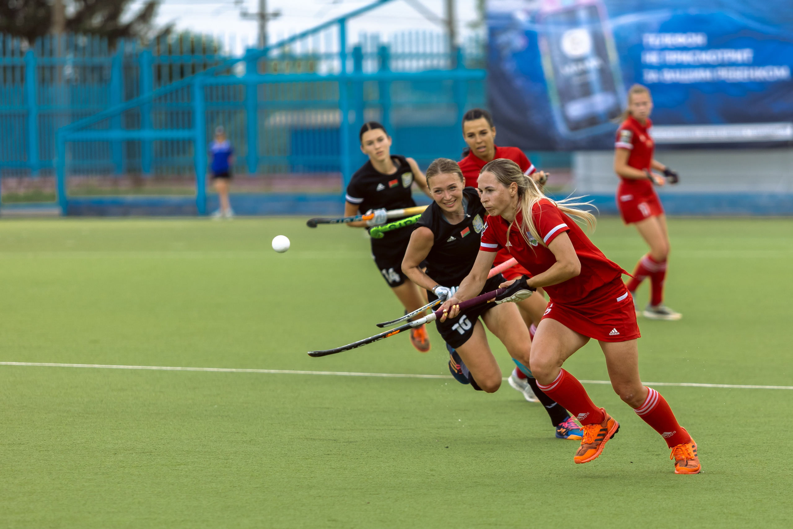 Хоккей на траве. Девушки. Минск — Виктория. 16.06.2024. Профессиональный интерьерный и репортажный фотограф Минск и РБ. Максим Орлов