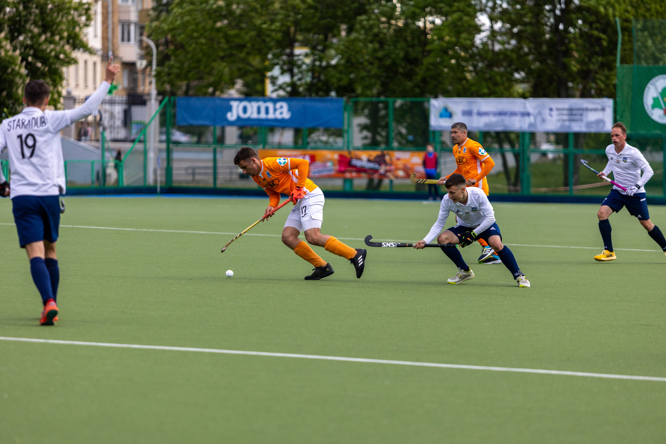 Хоккей на траве. ХК Минск — СК Строитель 11.05.2024. Профессиональный интерьерный и репортажный фотограф Минск и РБ. Максим Орлов