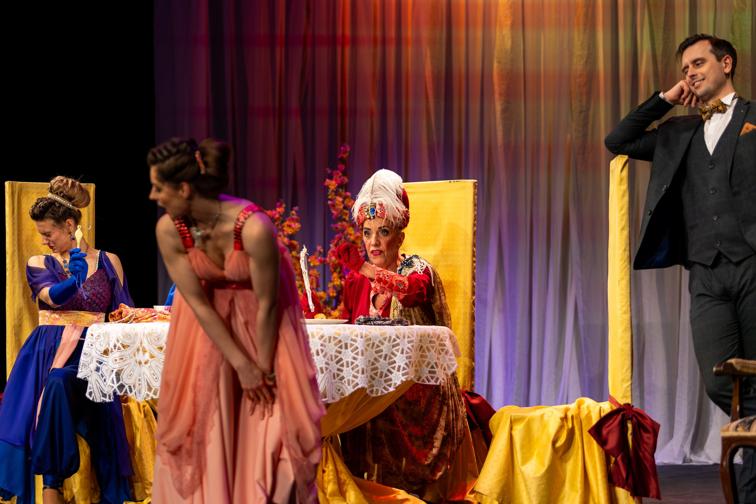 Новый театр «Как важно быть серьезным». Профессиональный интерьерный и репортажный фотограф Минск и РБ. Максим Орлов