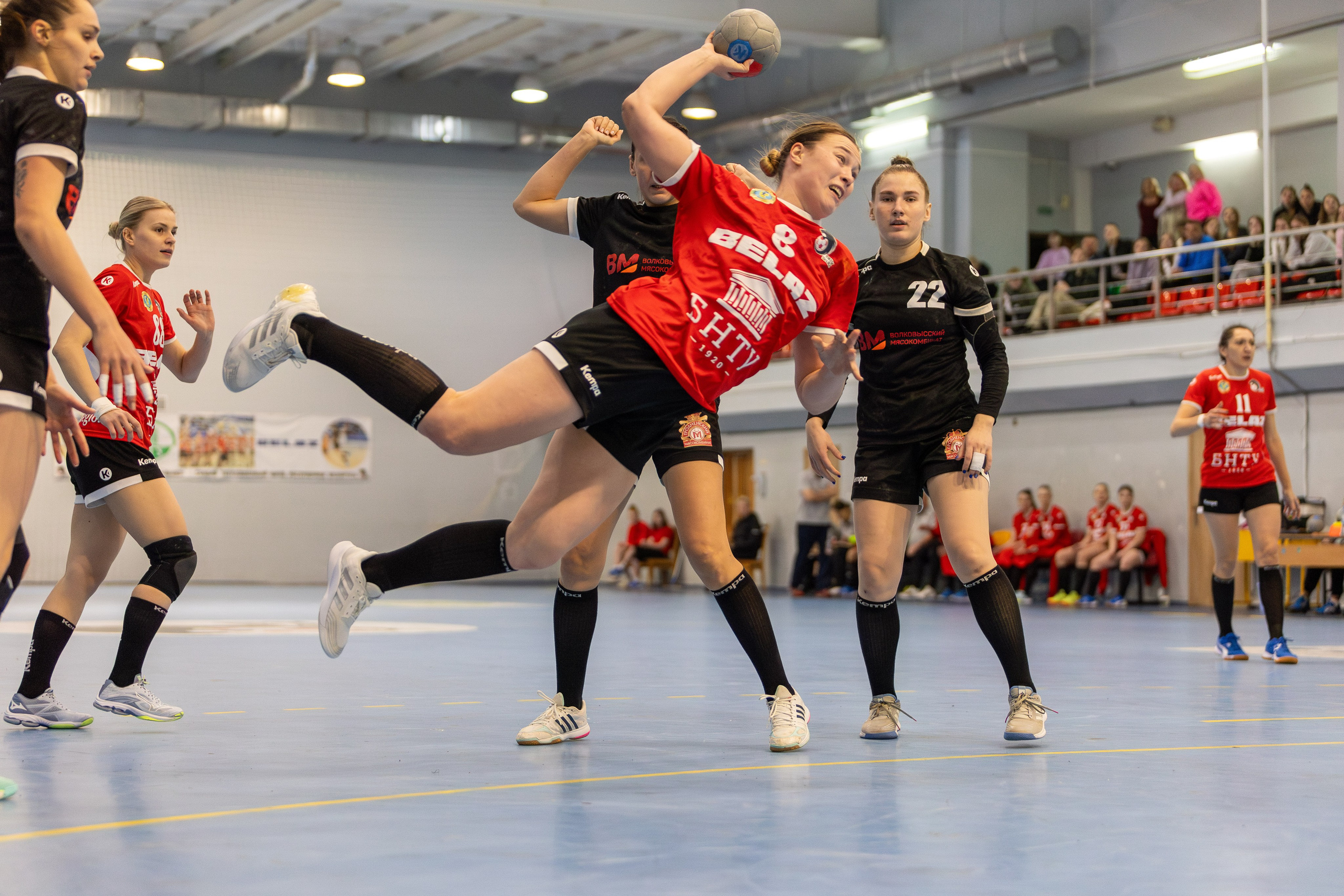 Гандбол. Лучшие кадры. БНТУ — Гродничанка. 13.12.2023. Профессиональный интерьерный и репортажный фотограф Минск и РБ. Максим Орлов