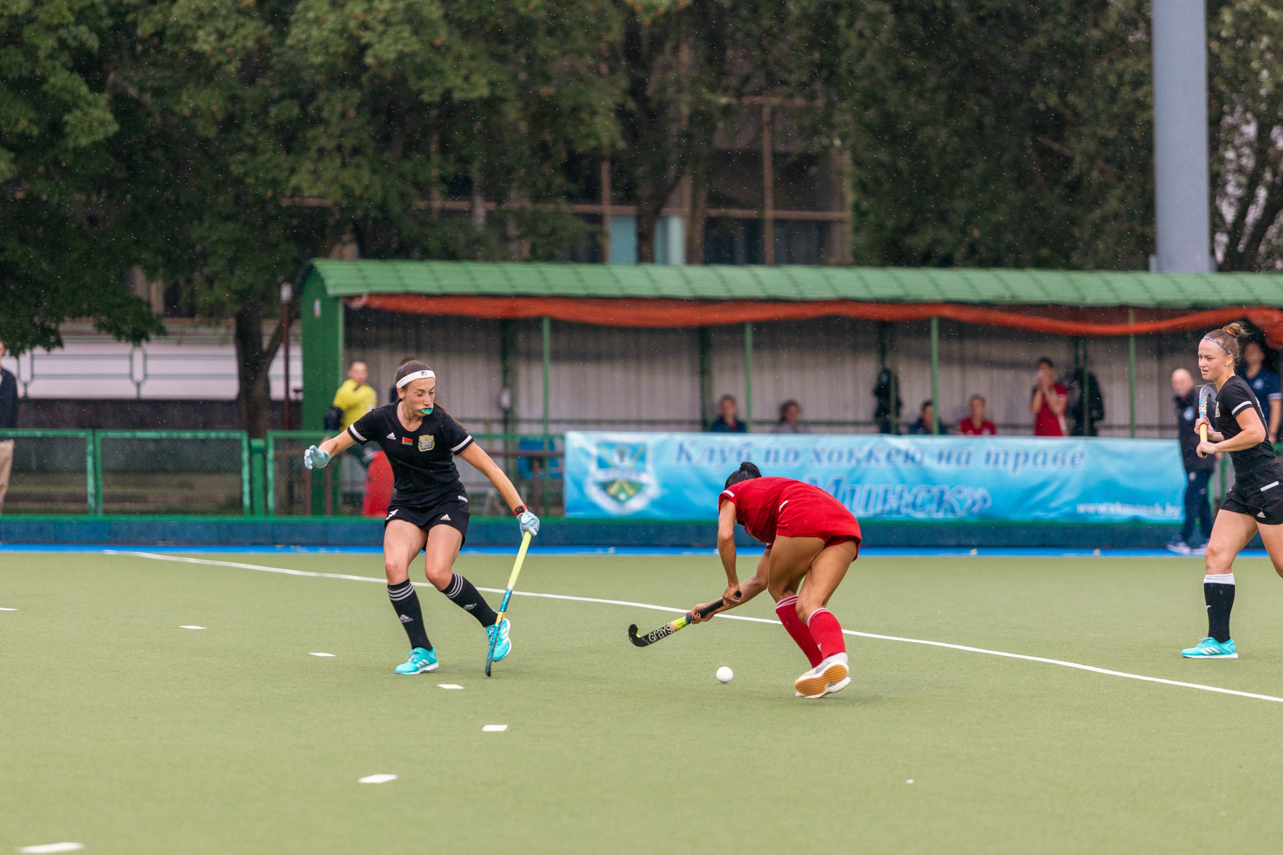 Хоккей на траве. Девушки. ХК Минск — ХК Виктория (Смолевичи) 10.06.2024. Профессиональный интерьерный и репортажный фотограф Минск и РБ. Максим Орлов