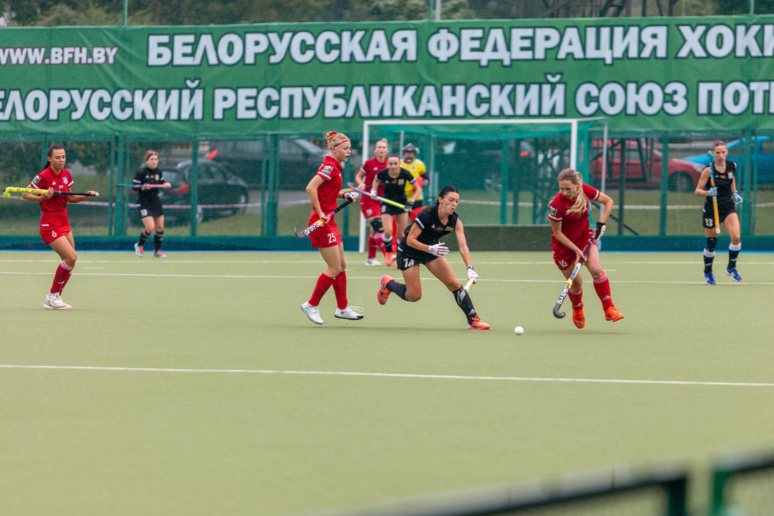 Хоккей на траве. Девушки. ХК Минск — ХК Виктория (Смолевичи) 10.06.2024. Профессиональный интерьерный и репортажный фотограф Минск и РБ. Максим Орлов