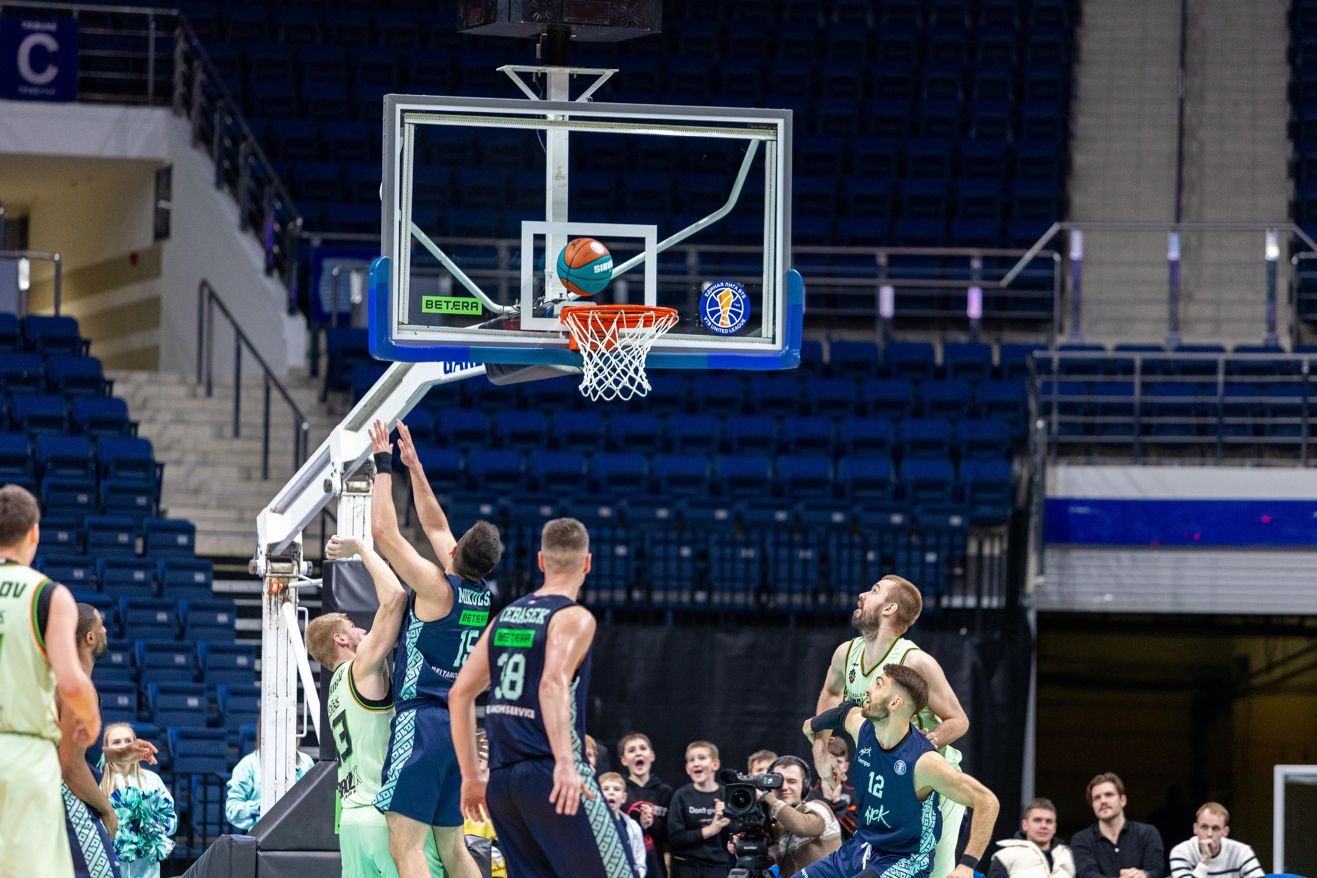 Баскетбол. Лучшие кадры. Минск — Уралмаш 13.02.2024. Профессиональный интерьерный и репортажный фотограф Минск и РБ. Максим Орлов