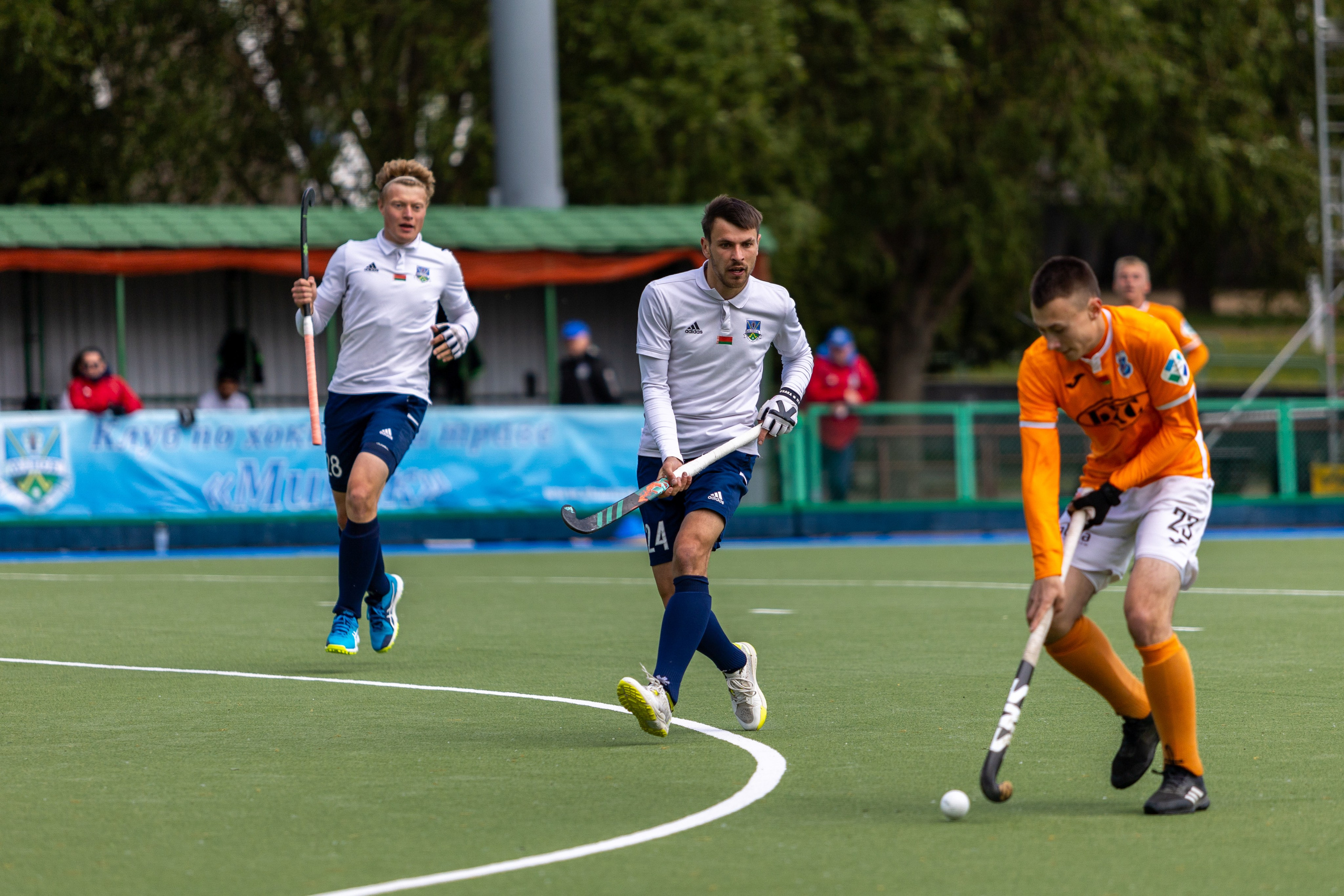 Хоккей на траве. ХК Минск — СК Строитель 11.05.2024. Профессиональный интерьерный и репортажный фотограф Минск и РБ. Максим Орлов