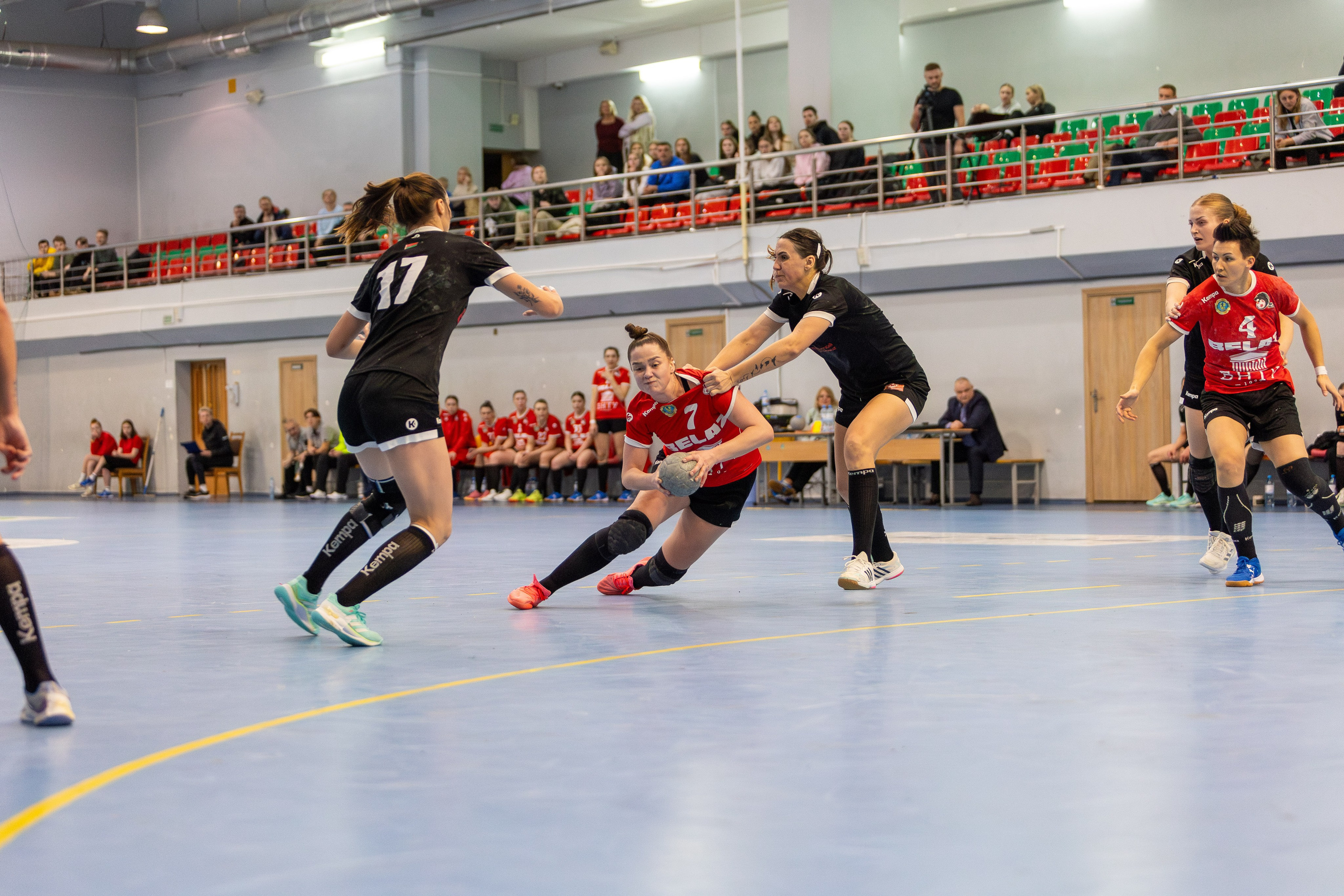 Гандбол. Лучшие кадры. БНТУ — Гродничанка. 13.12.2023. Профессиональный интерьерный и репортажный фотограф Минск и РБ. Максим Орлов