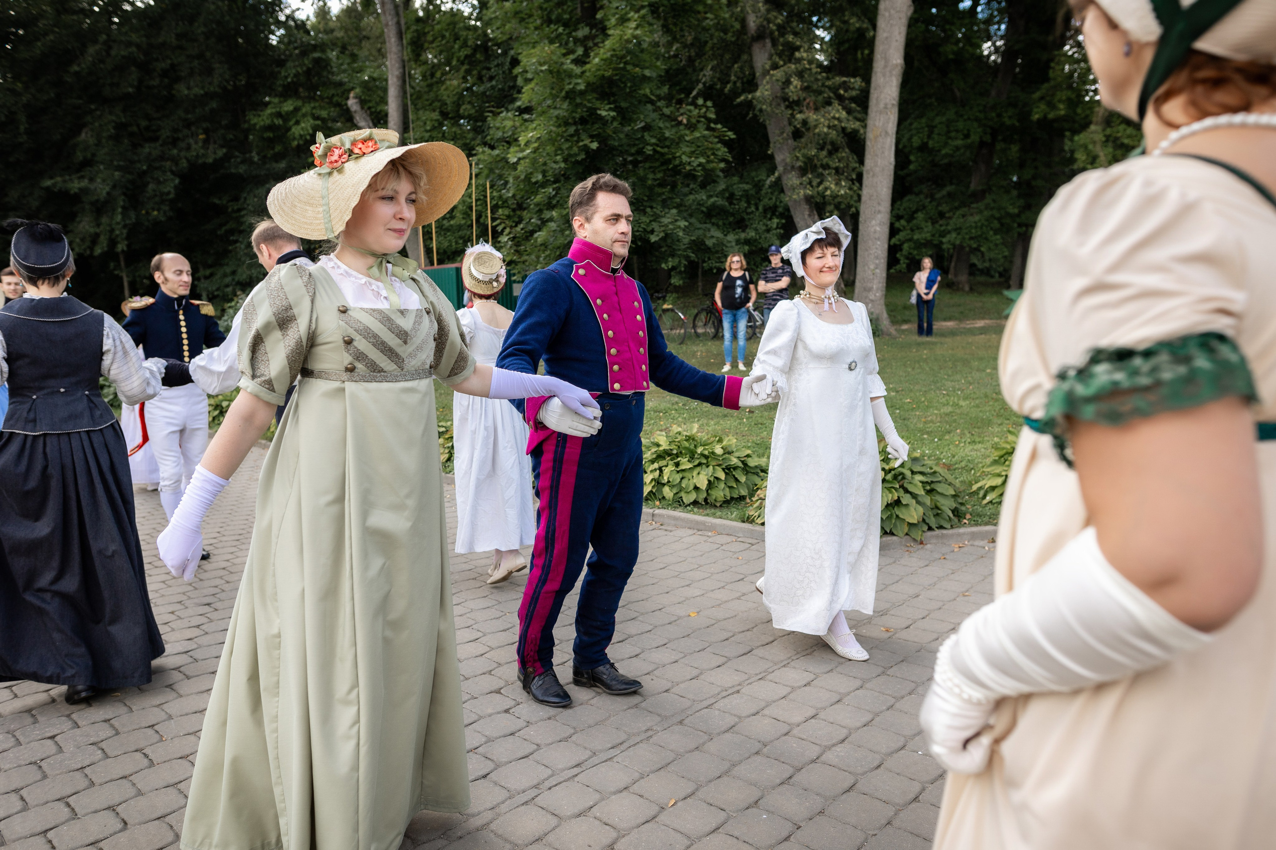 Пикник начала 19 века. Профессиональный интерьерный и репортажный фотограф Минск и РБ. Максим Орлов