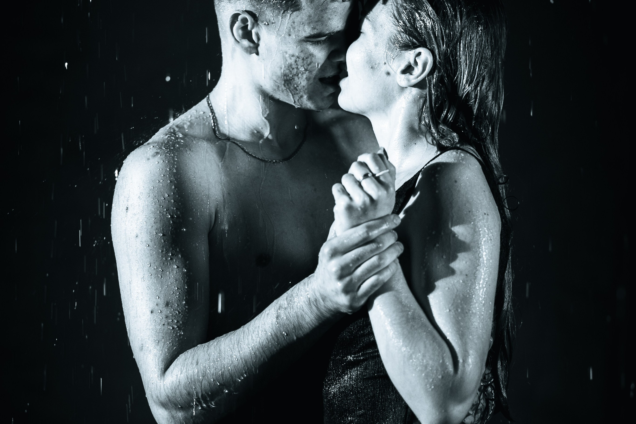 Лав стори в душе двух влюбленных. Профессиональный интерьерный и репортажный фотограф Минск и РБ. Максим Орлов