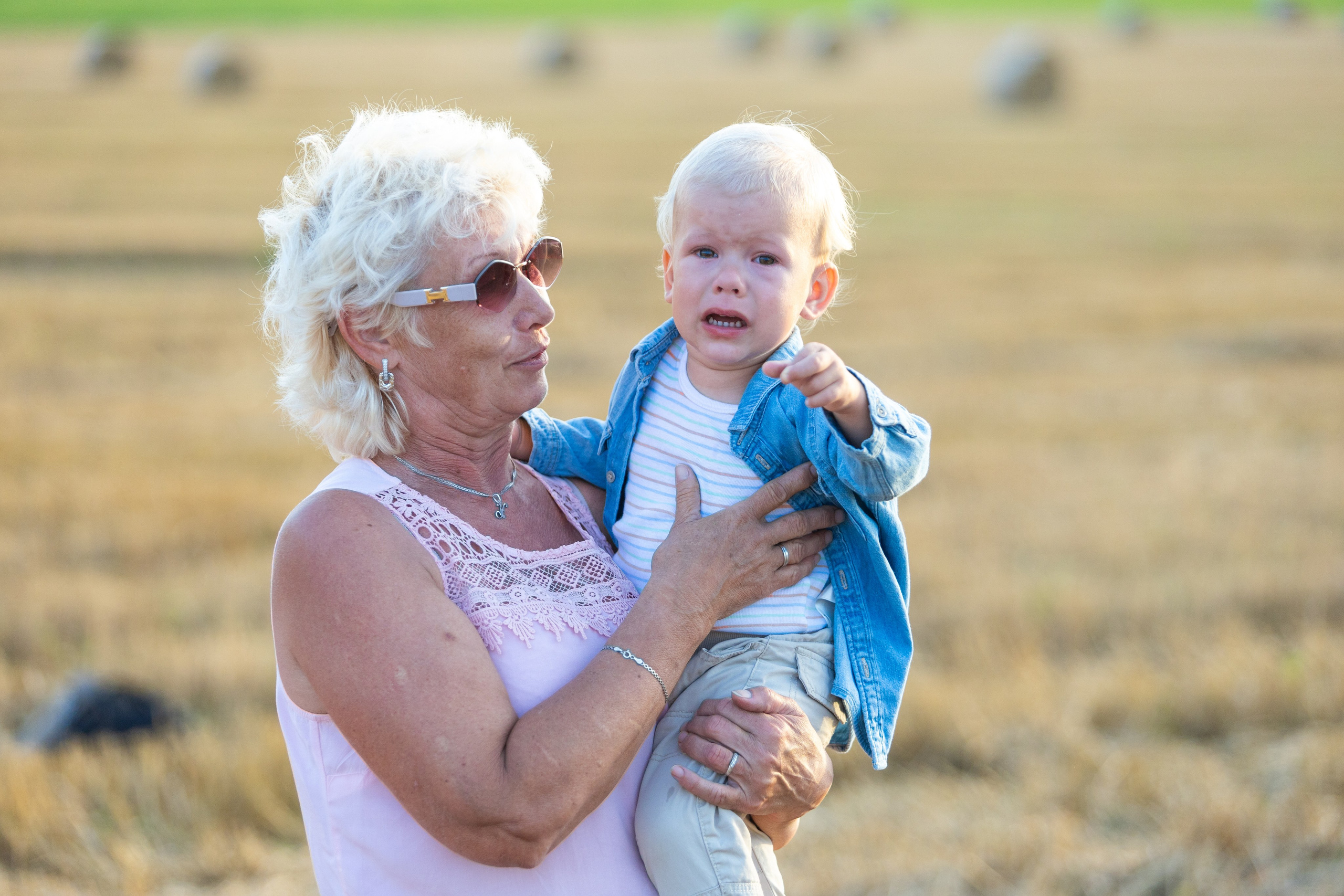 Фотосъемка в поле с Кристиной. Профессиональный интерьерный и репортажный фотограф Минск и РБ. Максим Орлов