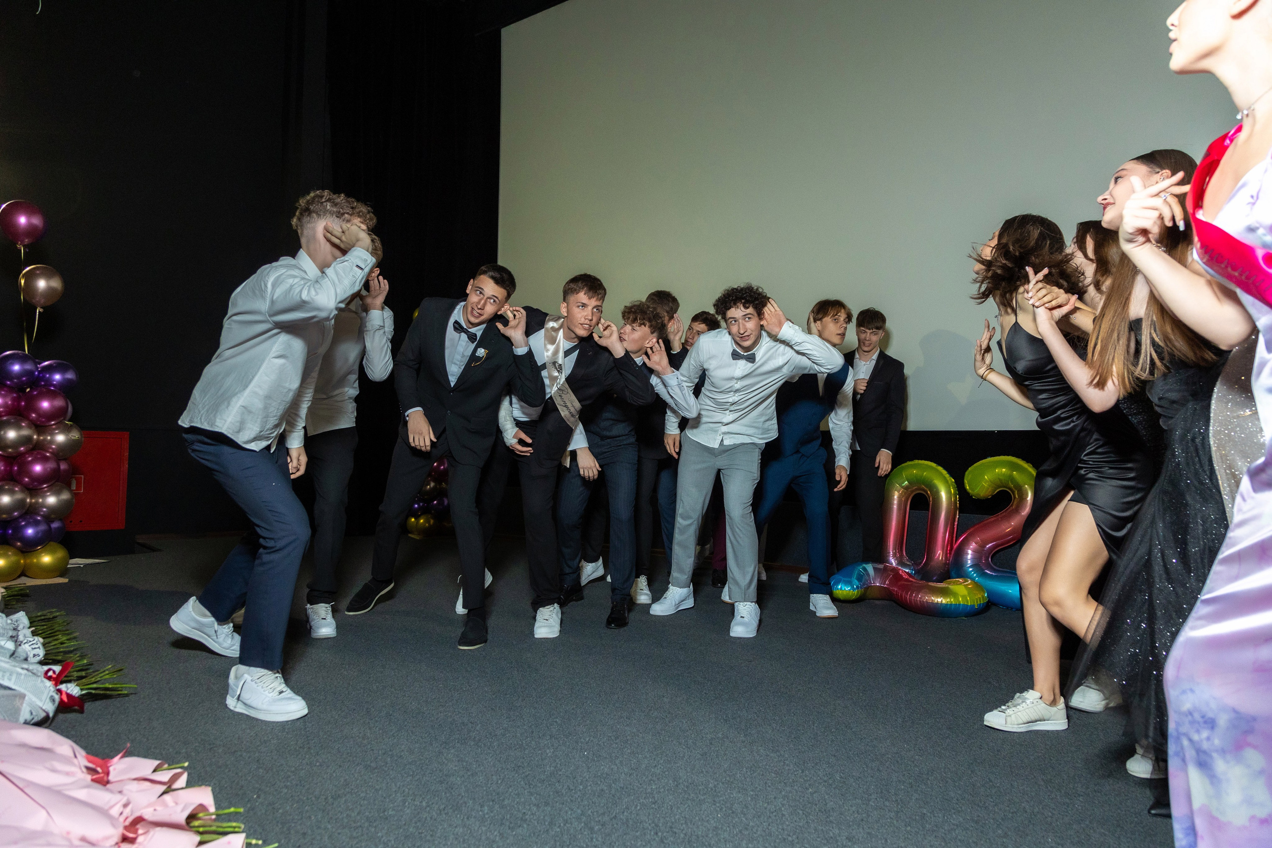 Вручение дипломов. 47 школа. Профессиональный интерьерный и репортажный фотограф Минск и РБ. Максим Орлов