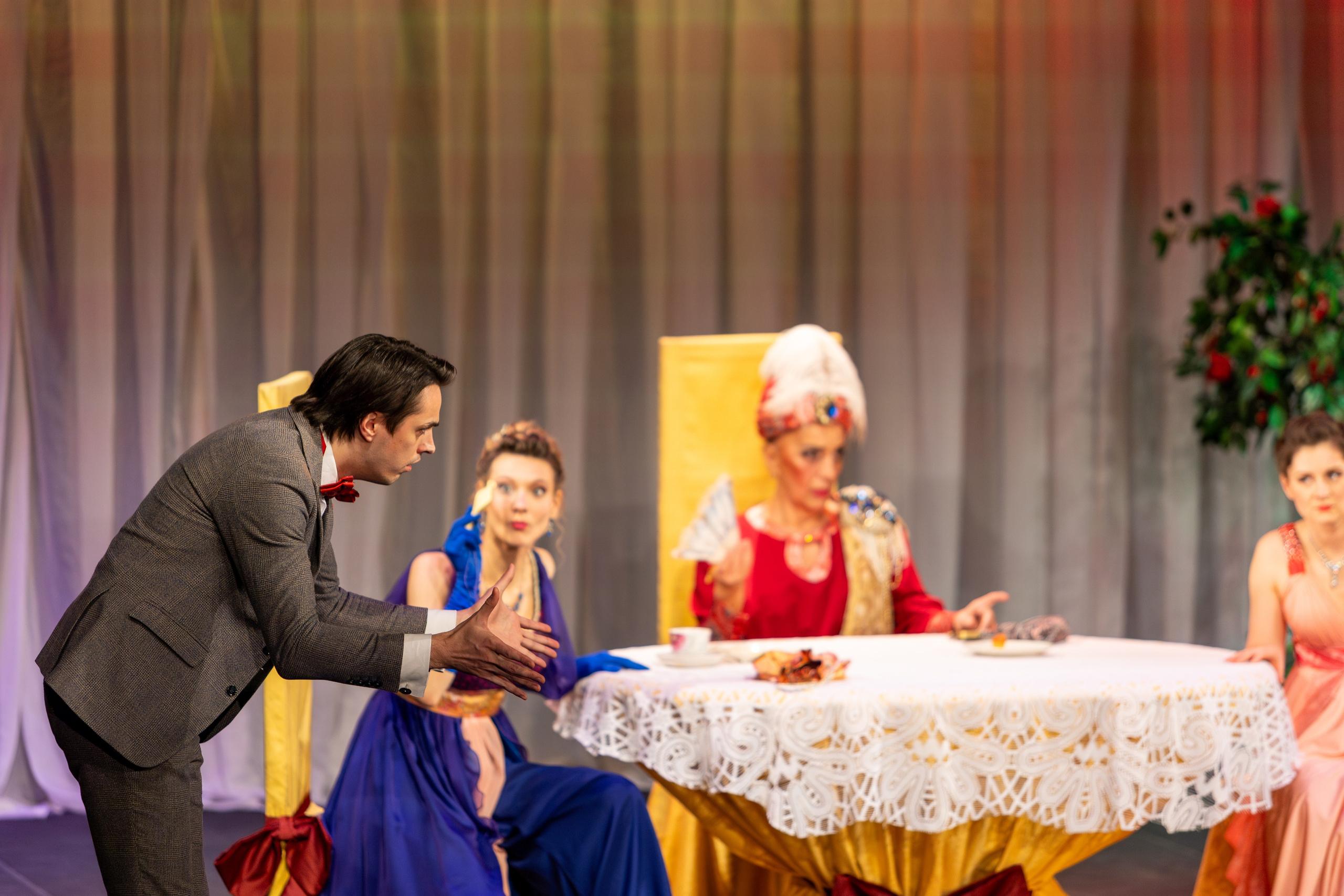 Новый театр «Как важно быть серьезным». Профессиональный интерьерный и репортажный фотограф Минск и РБ. Максим Орлов