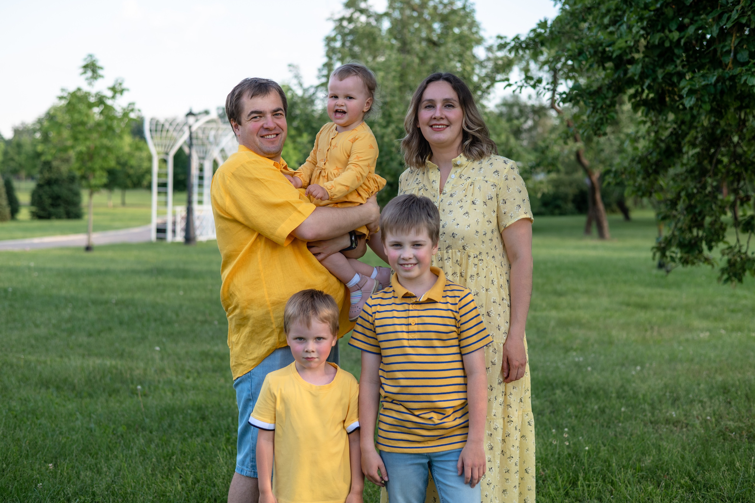 Максим, Алеся и их дети (Кирим, Федя и Зоя). Профессиональный интерьерный и репортажный фотограф Минск и РБ. Максим Орлов