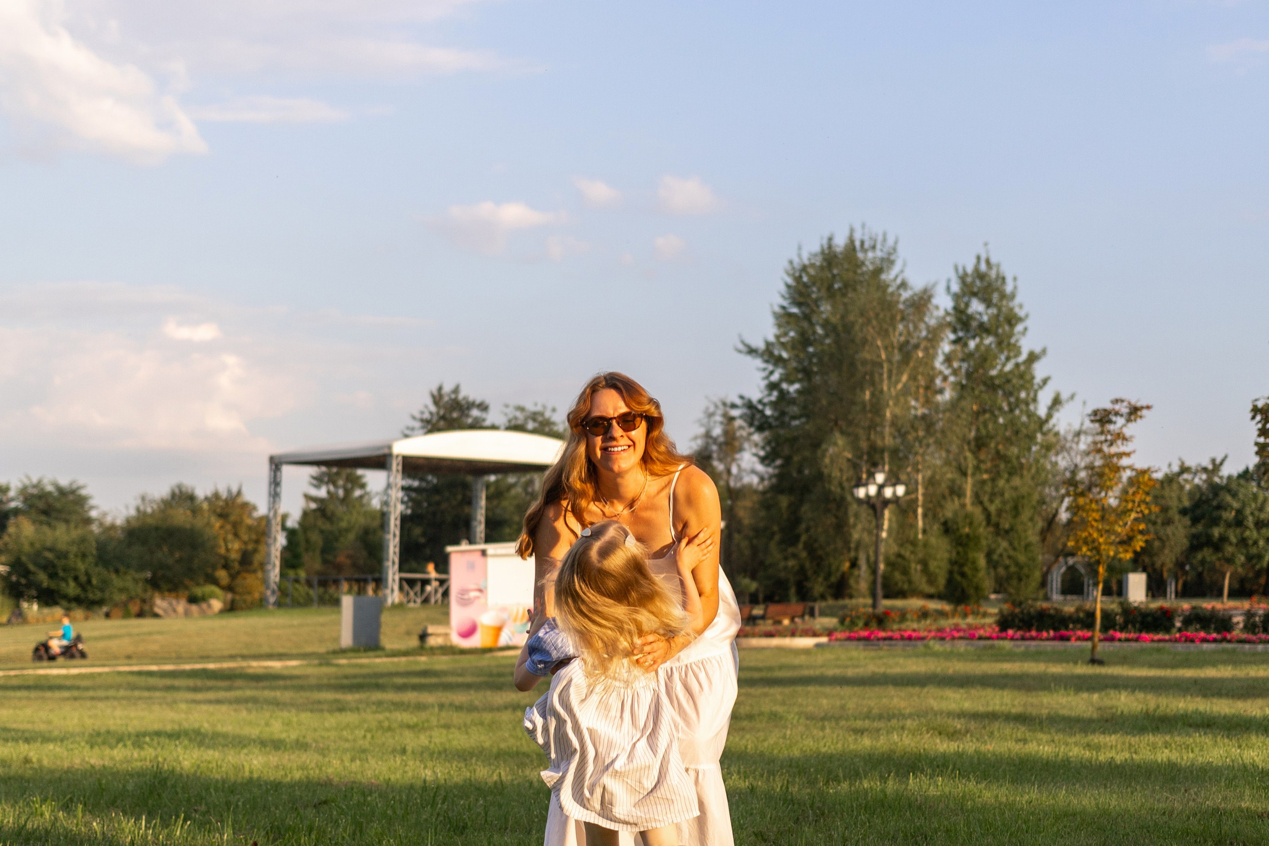 Стеша с мамой. Профессиональный интерьерный и репортажный фотограф Минск и РБ. Максим Орлов