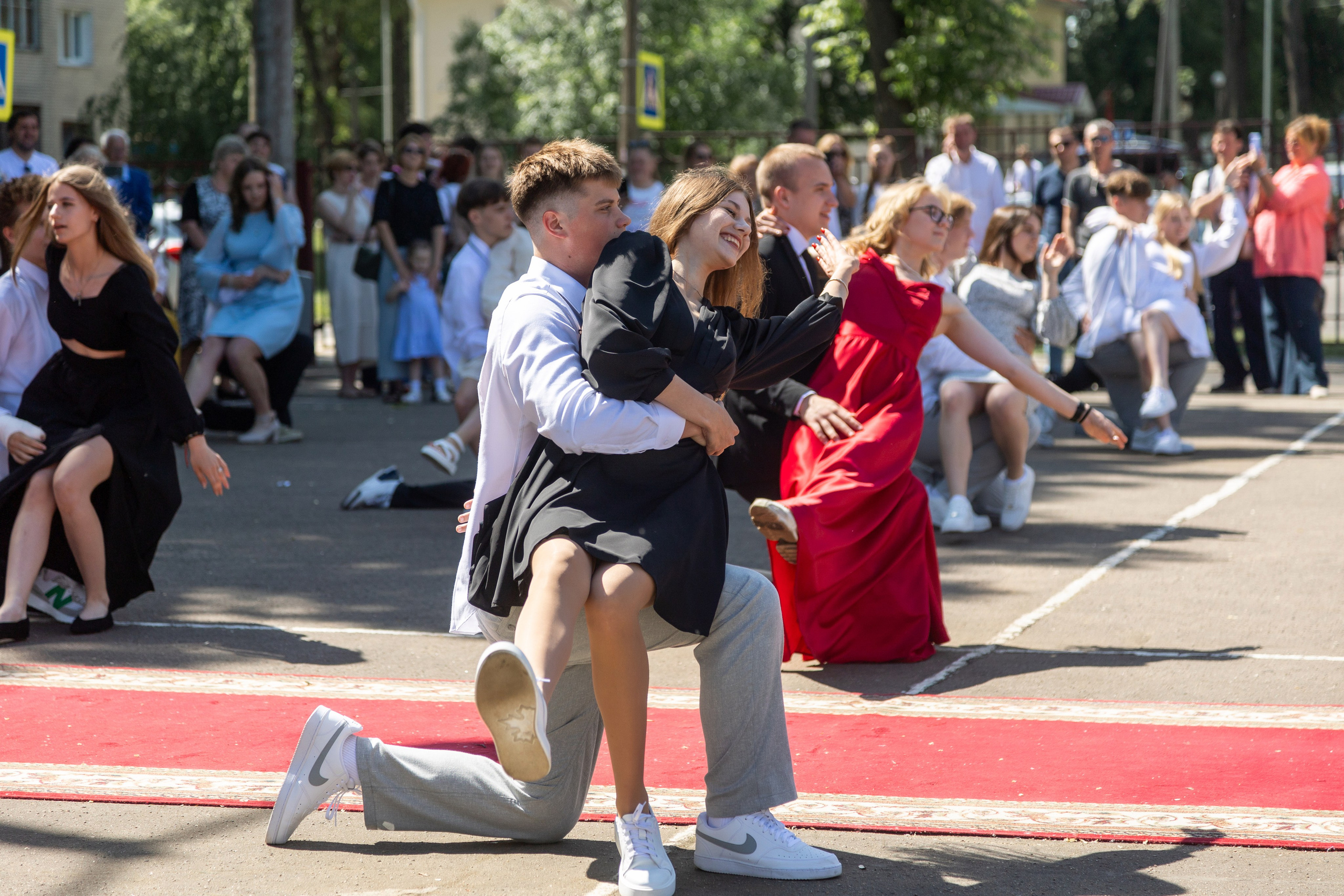 Школа 47. Последний звонок. Профессиональный интерьерный и репортажный фотограф Минск и РБ. Максим Орлов