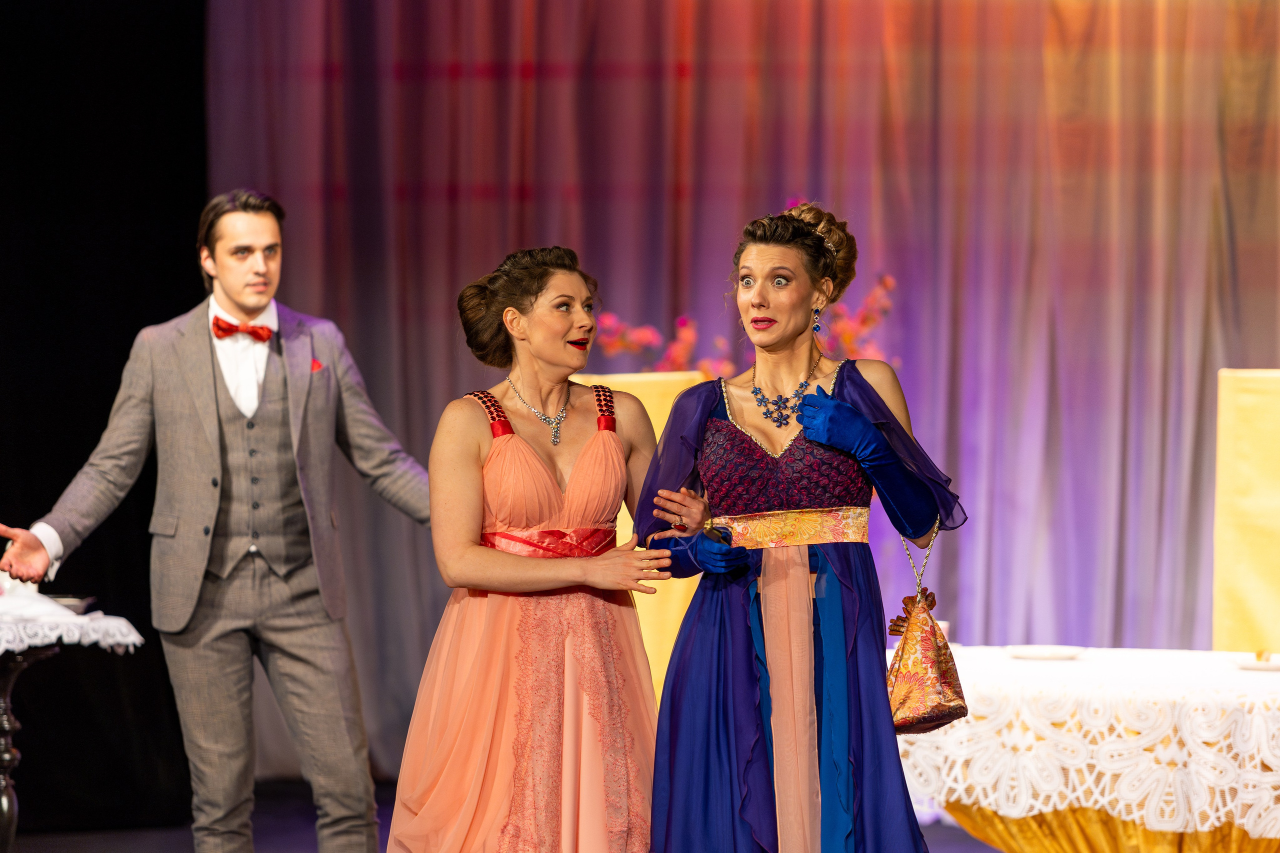 Новый театр «Как важно быть серьезным». Профессиональный интерьерный и репортажный фотограф Минск и РБ. Максим Орлов