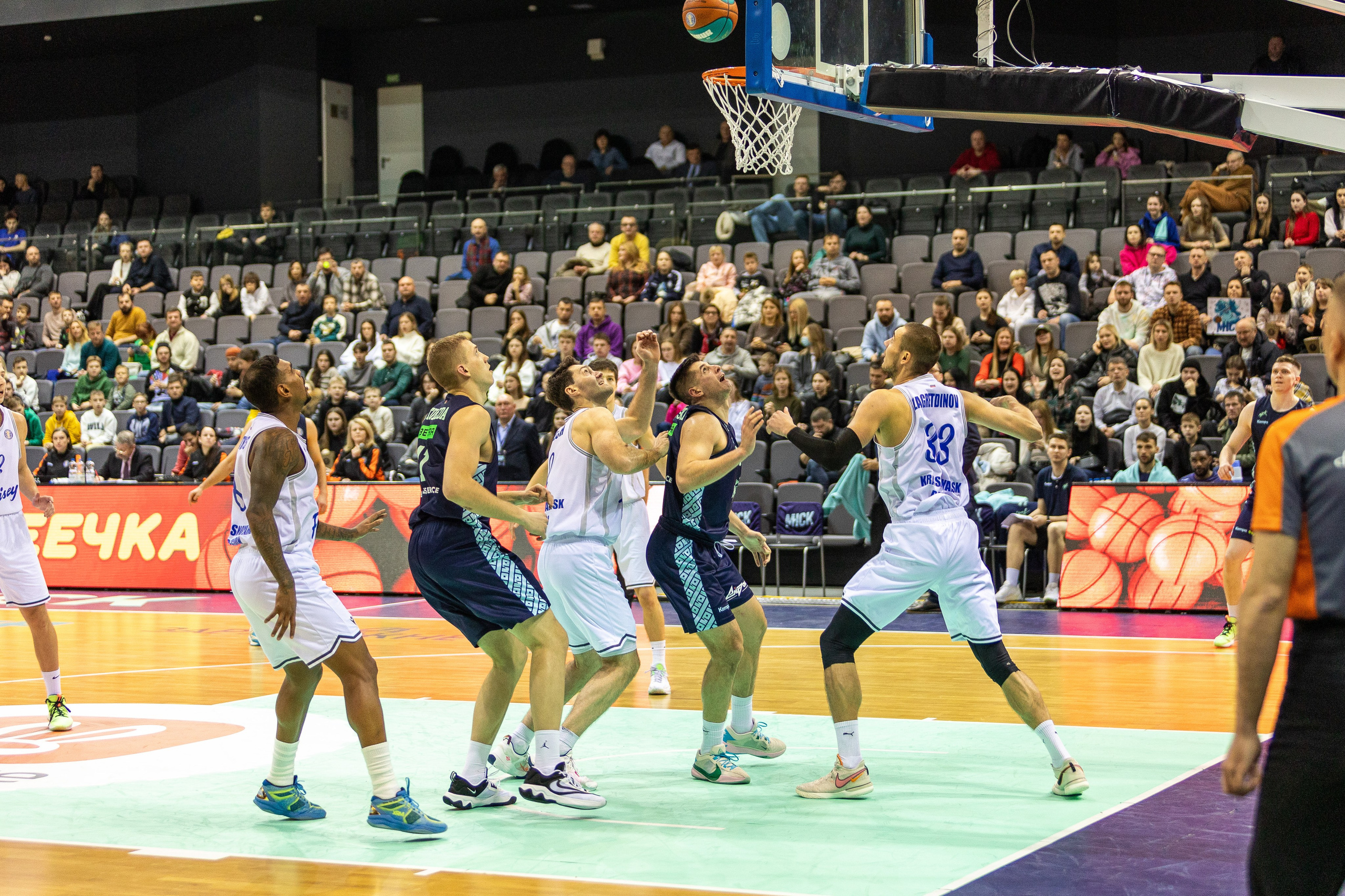 Баскетбол. Лучшие кадры. Минск — Енисей. 11.12.2023. Профессиональный интерьерный и репортажный фотограф Минск и РБ. Максим Орлов