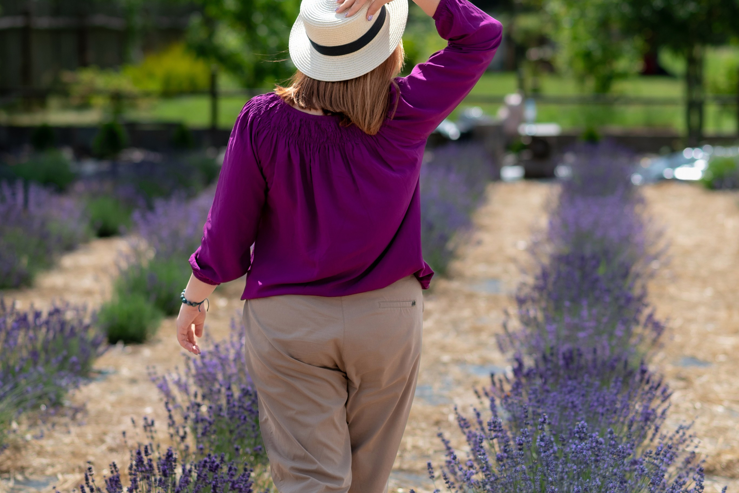Катя и Оксана в лаванде. Профессиональный интерьерный и репортажный фотограф Минск и РБ. Максим Орлов