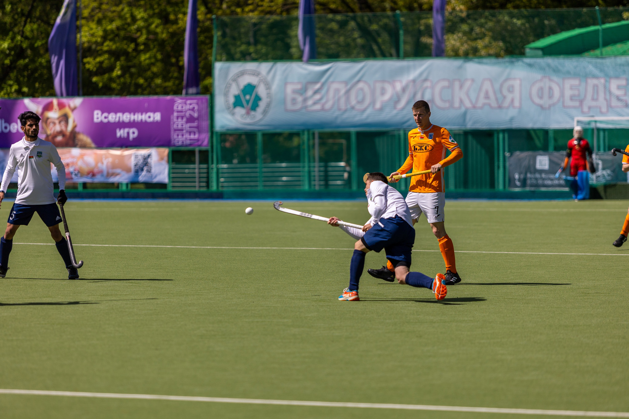 Хоккей на траве. ХК Минск — СК Строитель 12.05.2024. Профессиональный интерьерный и репортажный фотограф Минск и РБ. Максим Орлов