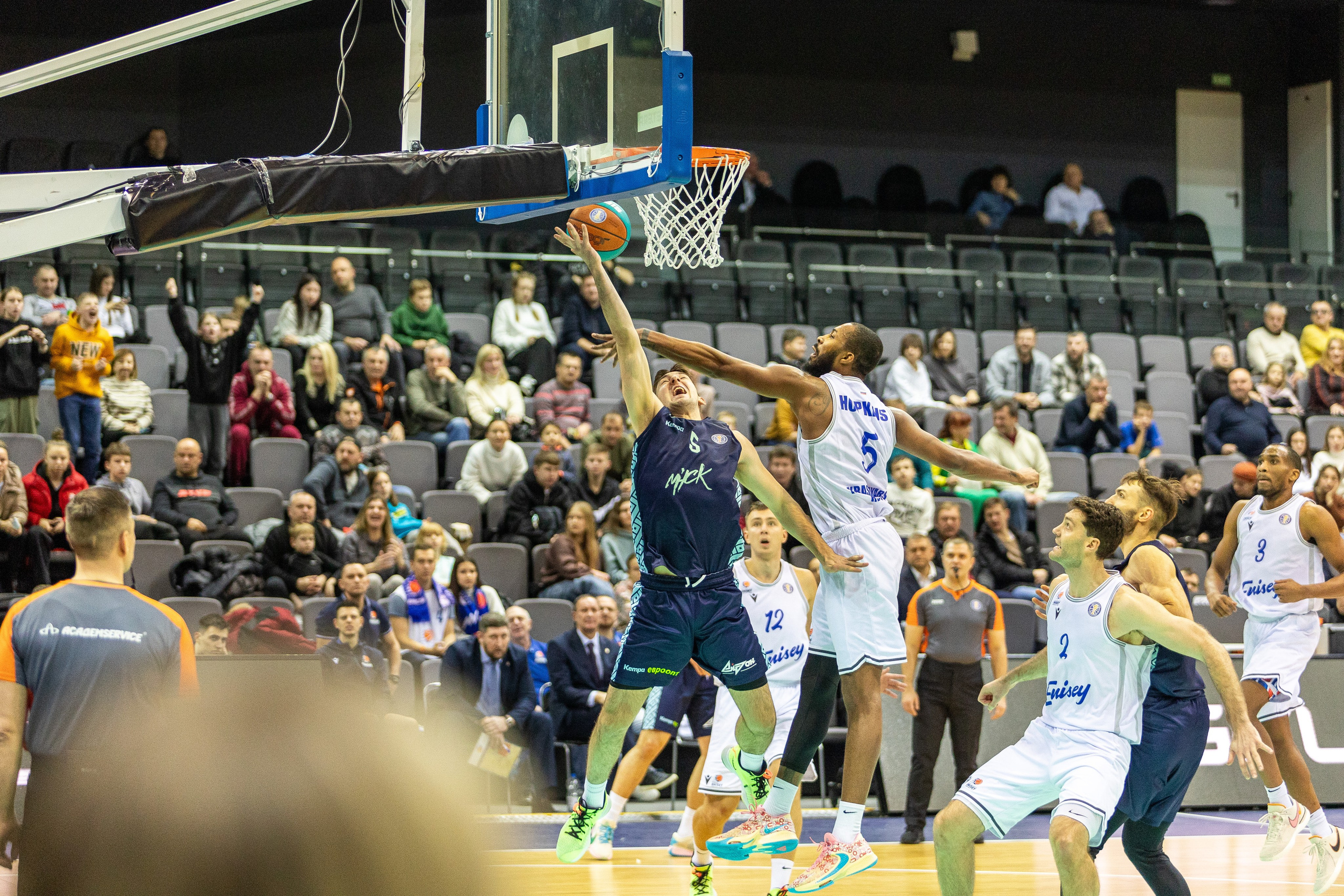 Баскетбол. Лучшие кадры. Минск — Енисей. 11.12.2023. Профессиональный интерьерный и репортажный фотограф Минск и РБ. Максим Орлов