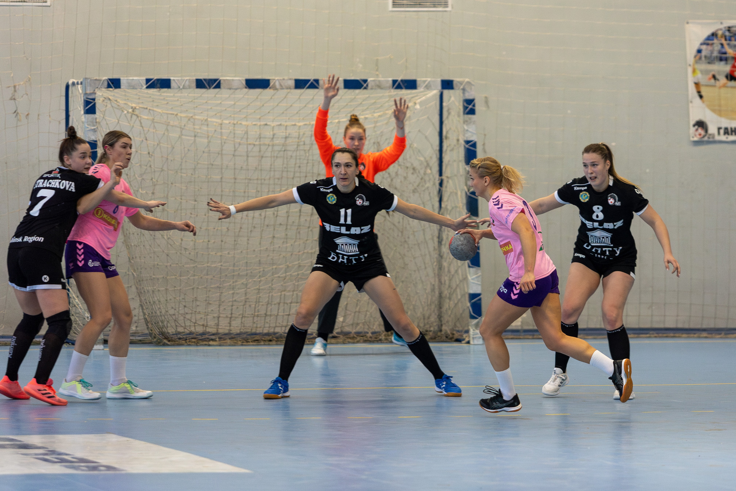 Женский гандбол. Лучшие кадры. БНТУ — Березина 09.12.2023. Профессиональный интерьерный и репортажный фотограф Минск и РБ. Максим Орлов