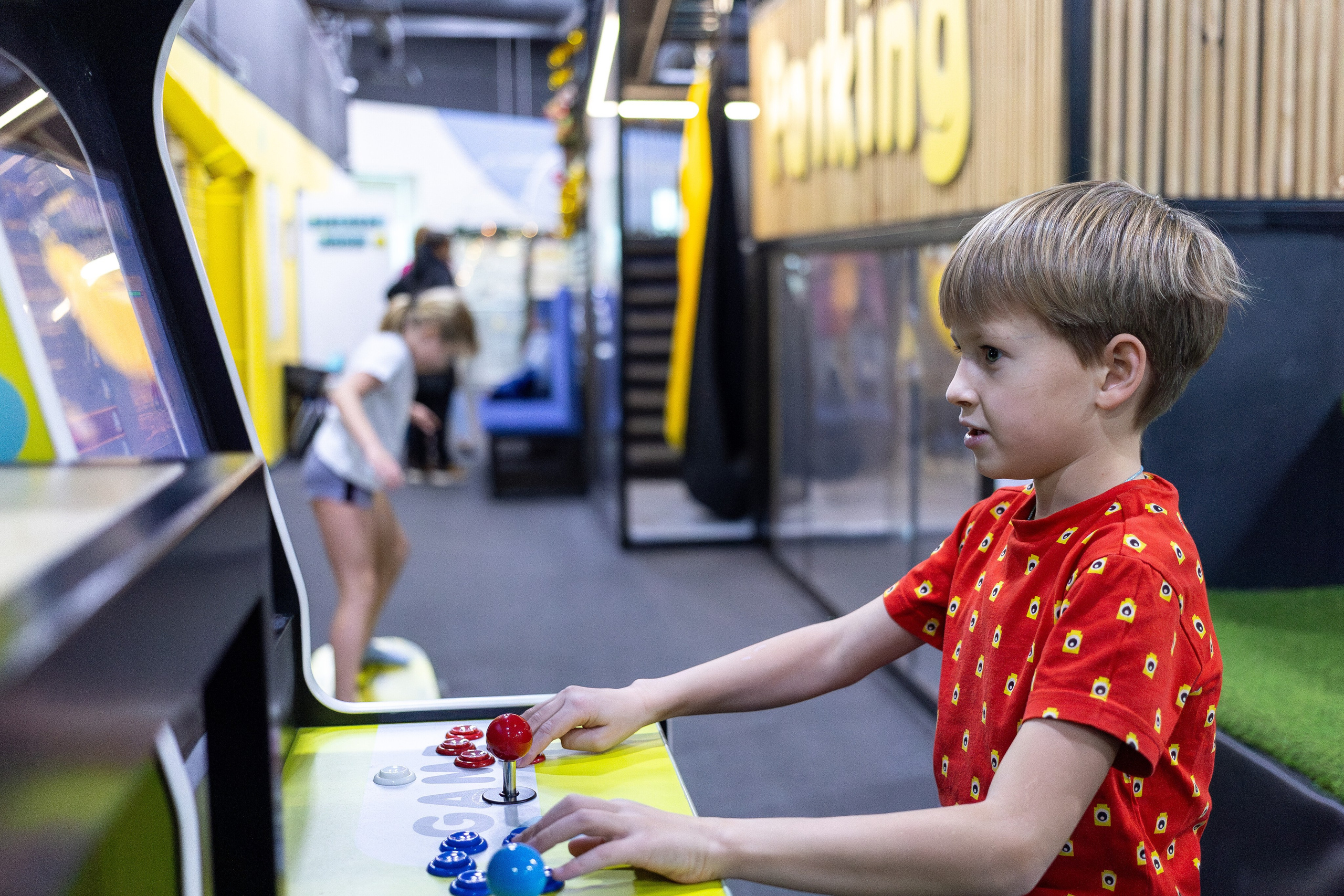 ДР Влада (батутная арена). Профессиональный интерьерный и репортажный фотограф Минск и РБ. Максим Орлов