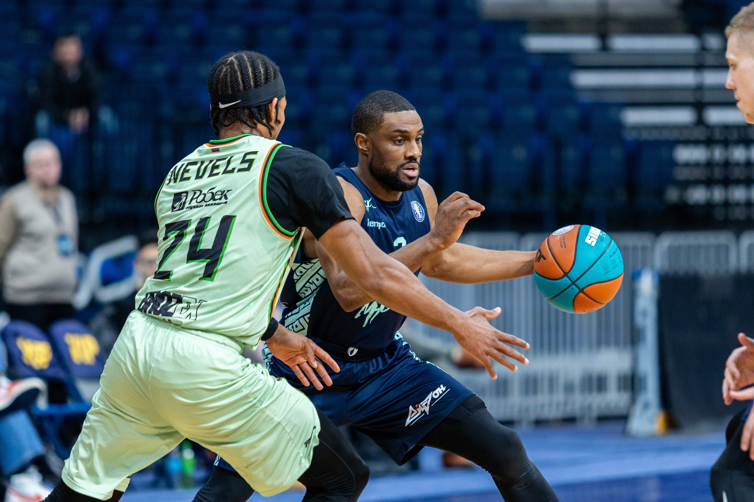 Баскетбол. Лучшие кадры. Минск — Уралмаш 13.02.2024. Профессиональный интерьерный и репортажный фотограф Минск и РБ. Максим Орлов