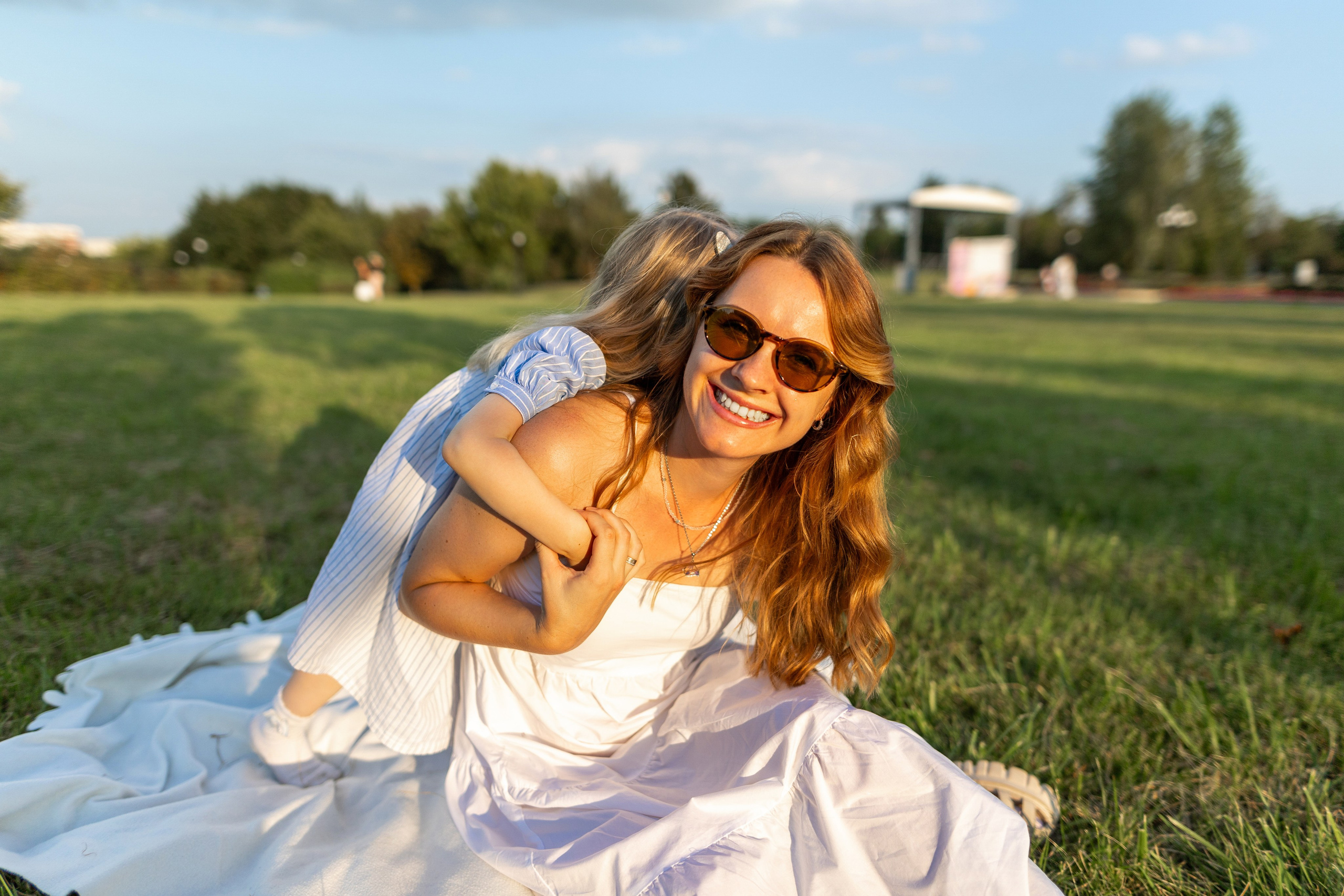 Стеша с мамой. Профессиональный интерьерный и репортажный фотограф Минск и РБ. Максим Орлов