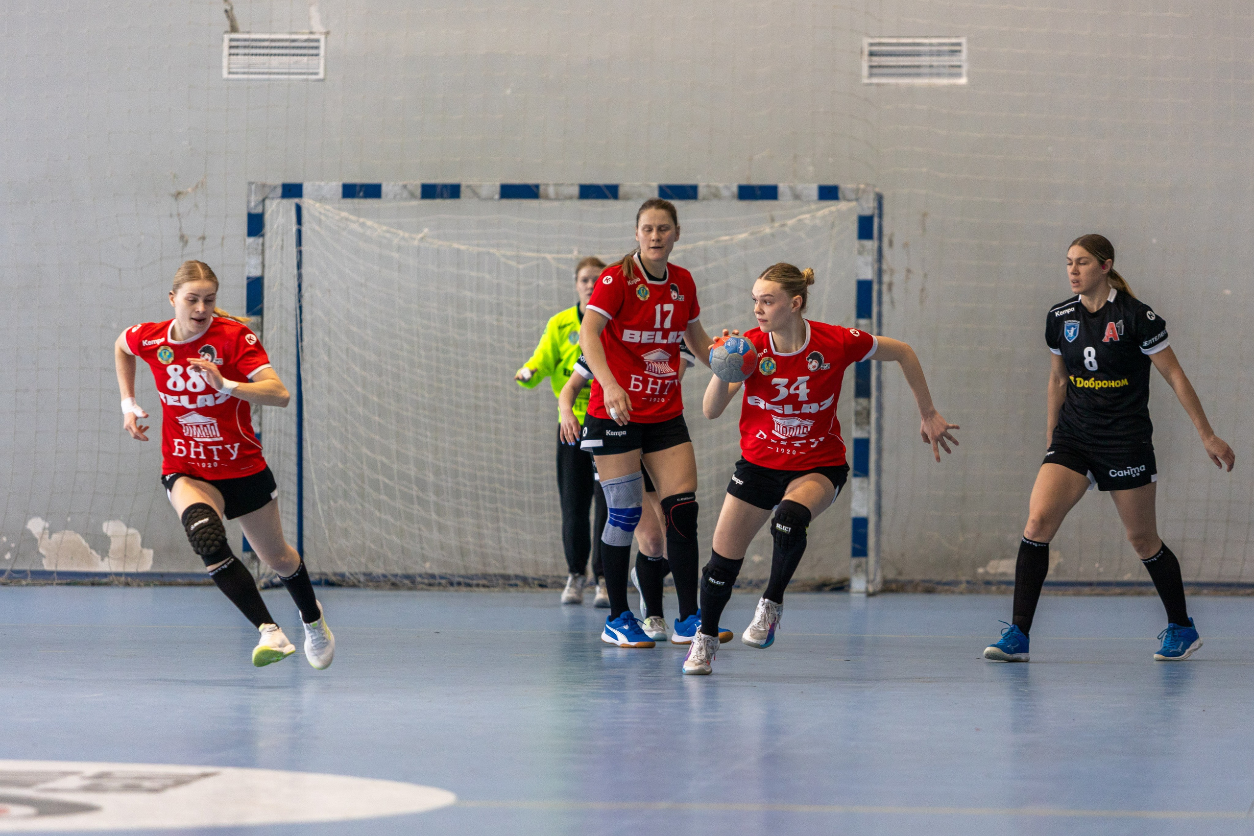 Гандбол. БНТУ — Березина. Профессиональный интерьерный и репортажный фотограф Минск и РБ. Максим Орлов