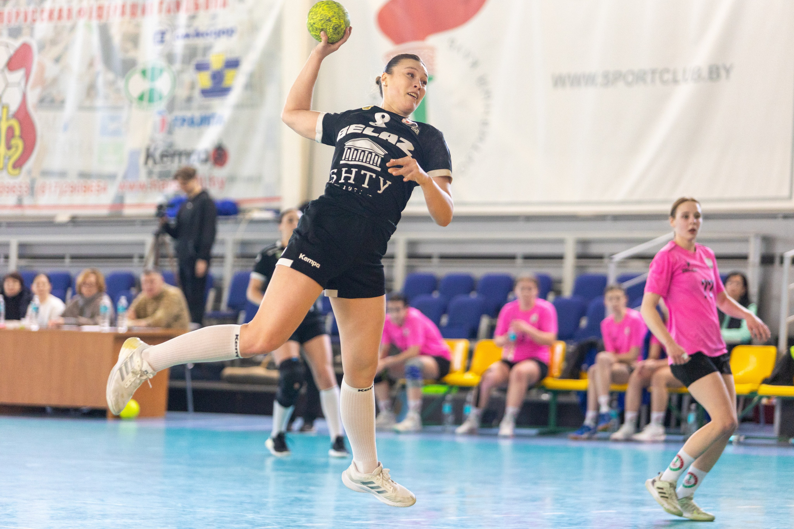 Женский гандбол. Лучшие кадры. БНТУ — Звезда. 08.02.2025. Профессиональный интерьерный и репортажный фотограф Минск и РБ. Максим Орлов