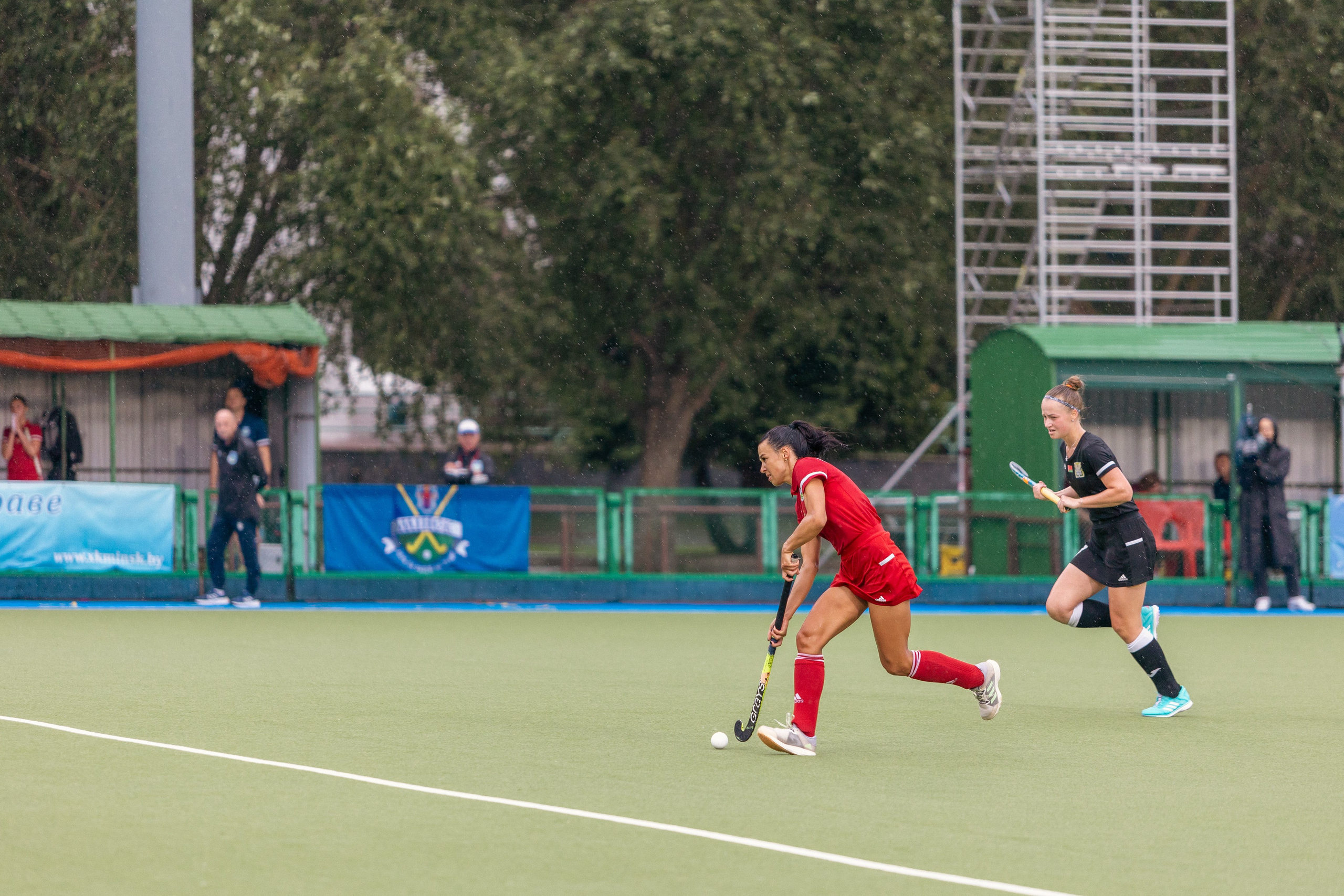 Хоккей на траве. Девушки. ХК Минск — ХК Виктория (Смолевичи) 10.06.2024. Профессиональный интерьерный и репортажный фотограф Минск и РБ. Максим Орлов
